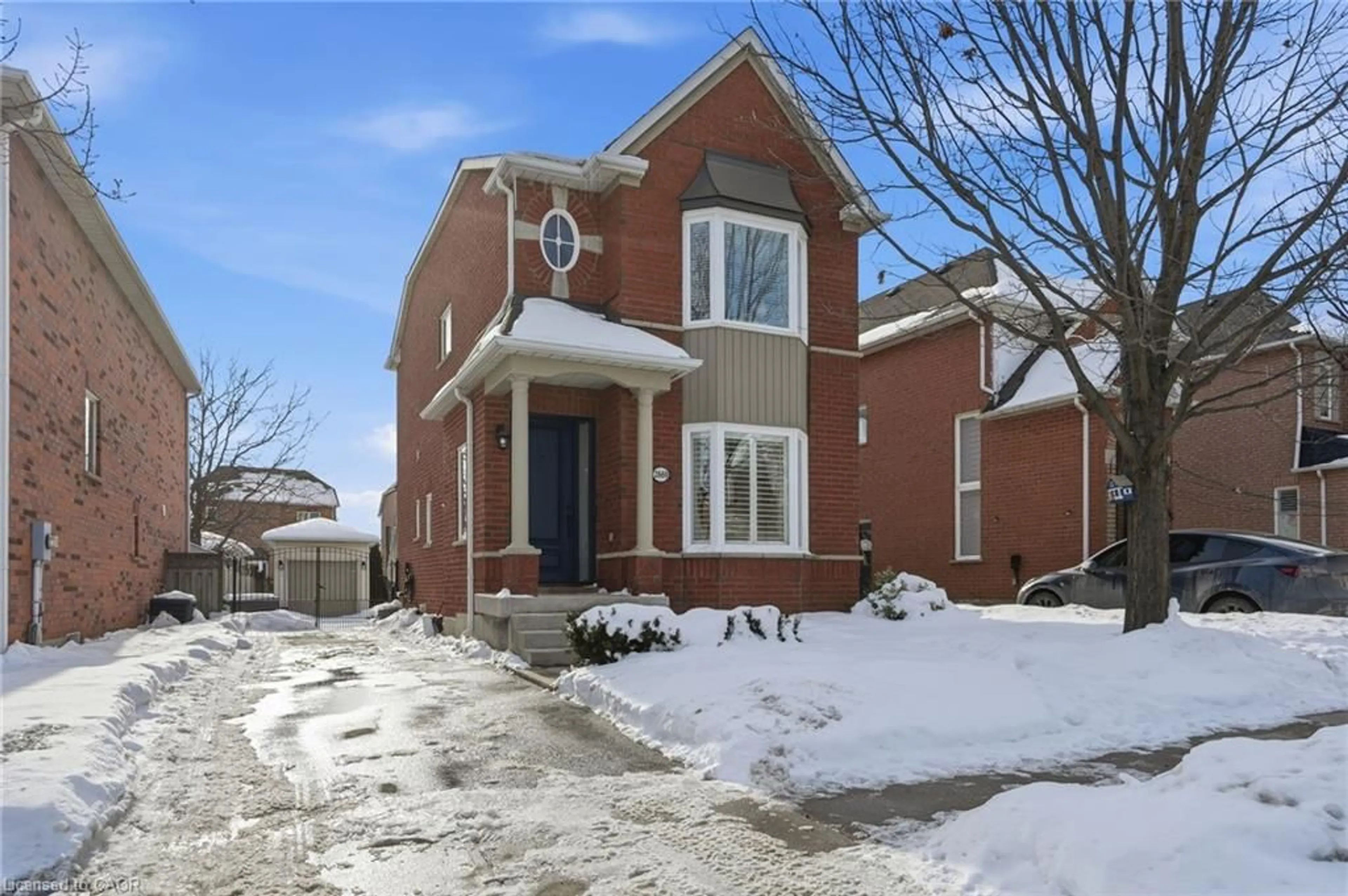 Home with brick exterior material, street for 2669 Castle Hill Cres, Oakville Ontario L6H 6J1