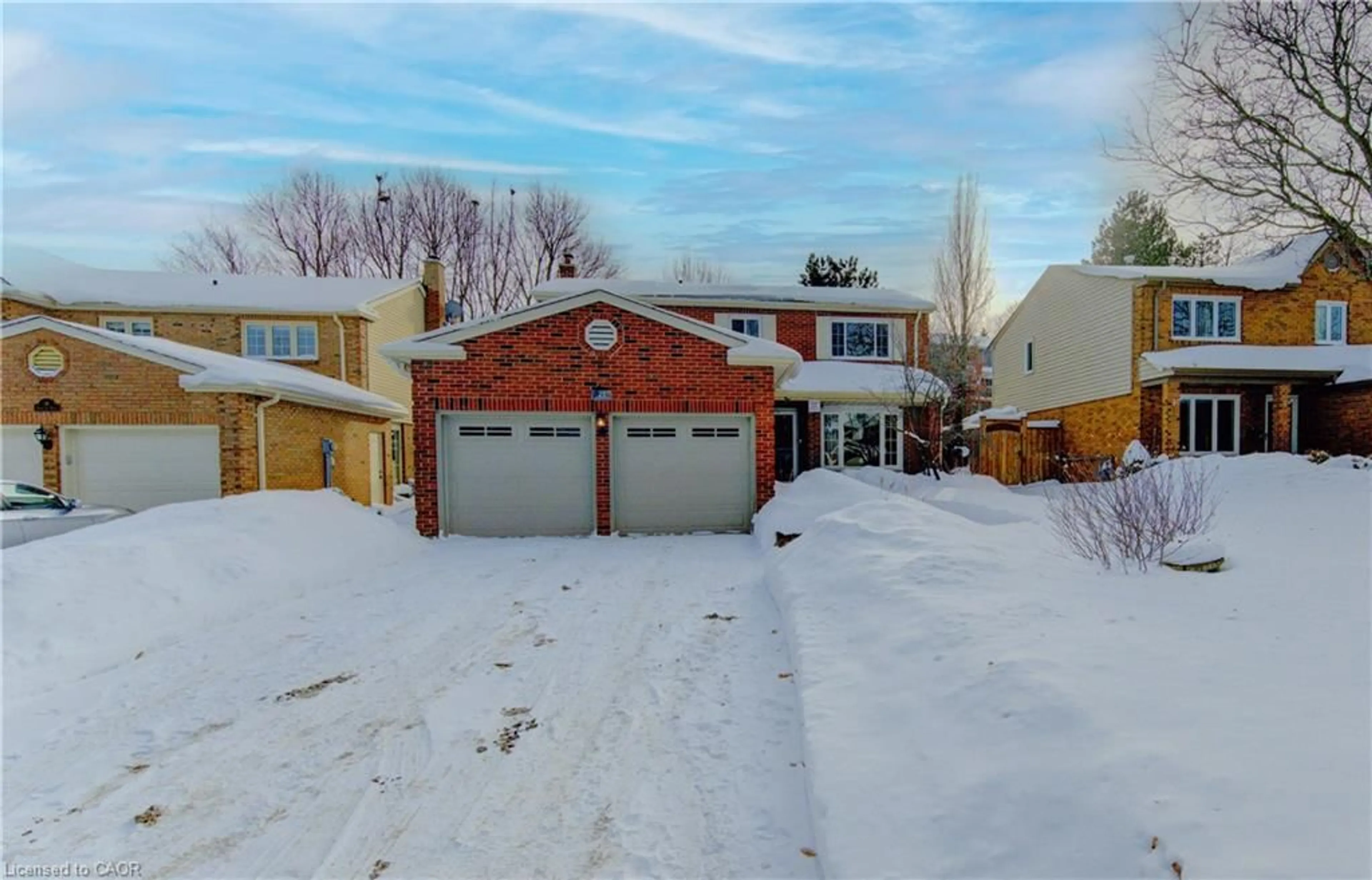 A pic from outside/outdoor area/front of a property/back of a property/a pic from drone, street for 21 Sandcliffe Pl, Waterloo Ontario N2T 1A8