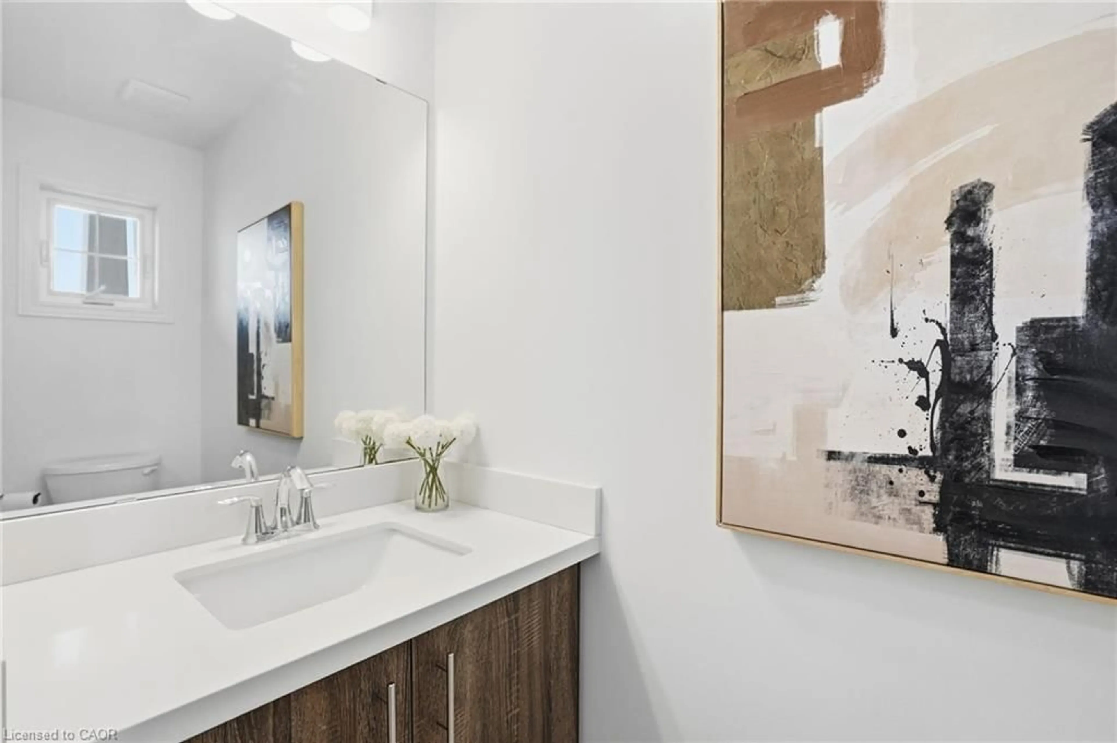 Standard bathroom, ceramic/tile floor for 63 Dennis Dr, Smithville Ontario L0R 2A0