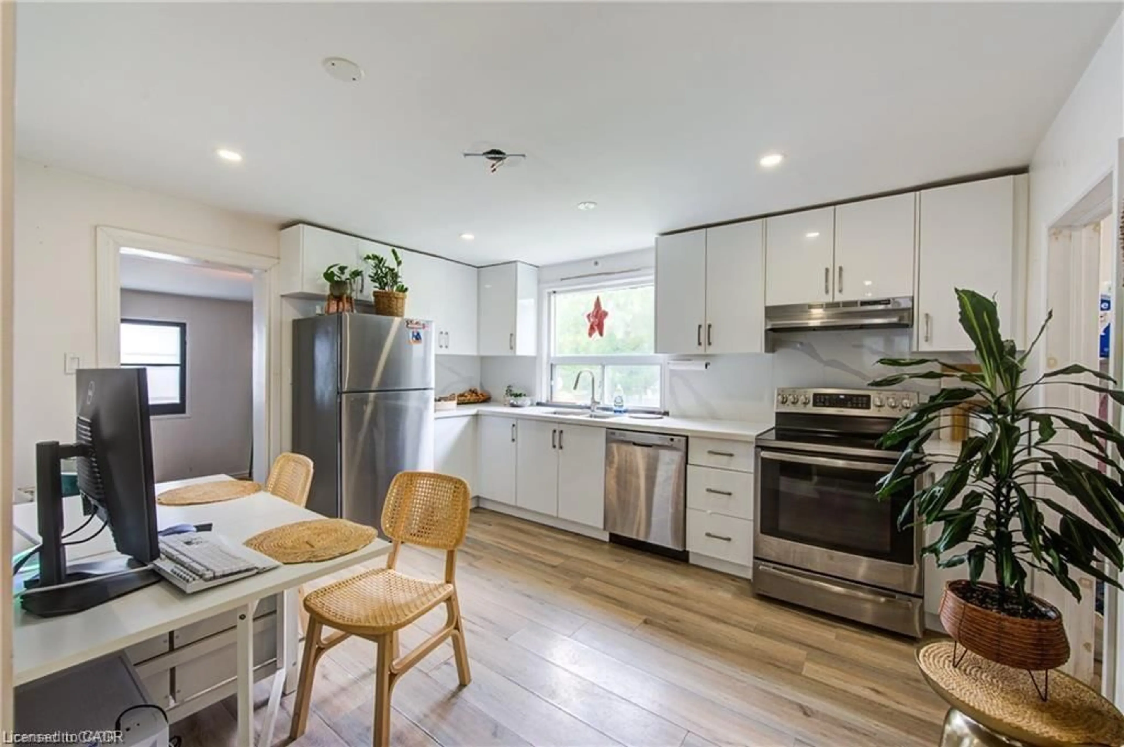 Open concept kitchen, unknown for 150 Finkle St, Woodstock Ontario N4S 3E3