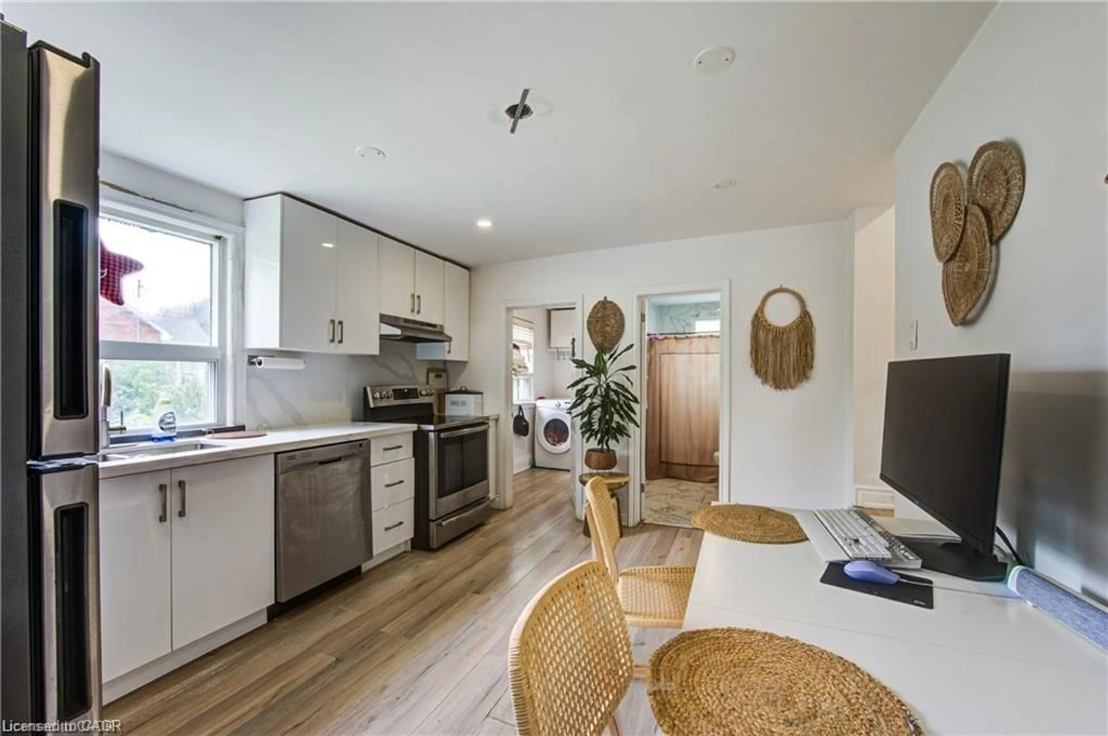 Open concept kitchen, wood/laminate floor for 150 Finkle St, Woodstock Ontario N4S 3E3