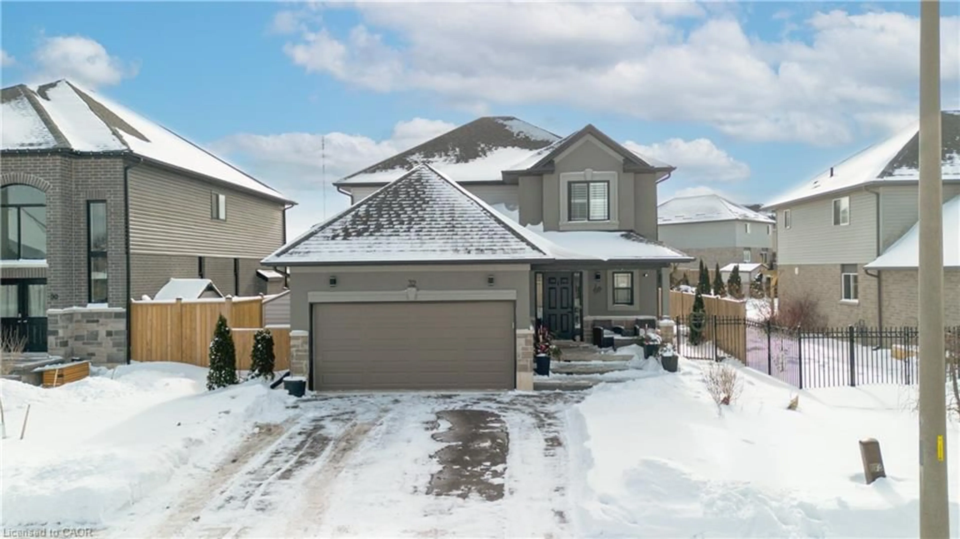 Home with vinyl exterior material, street for 32 Hudson Dr, Cayuga Ontario N0A 1E0