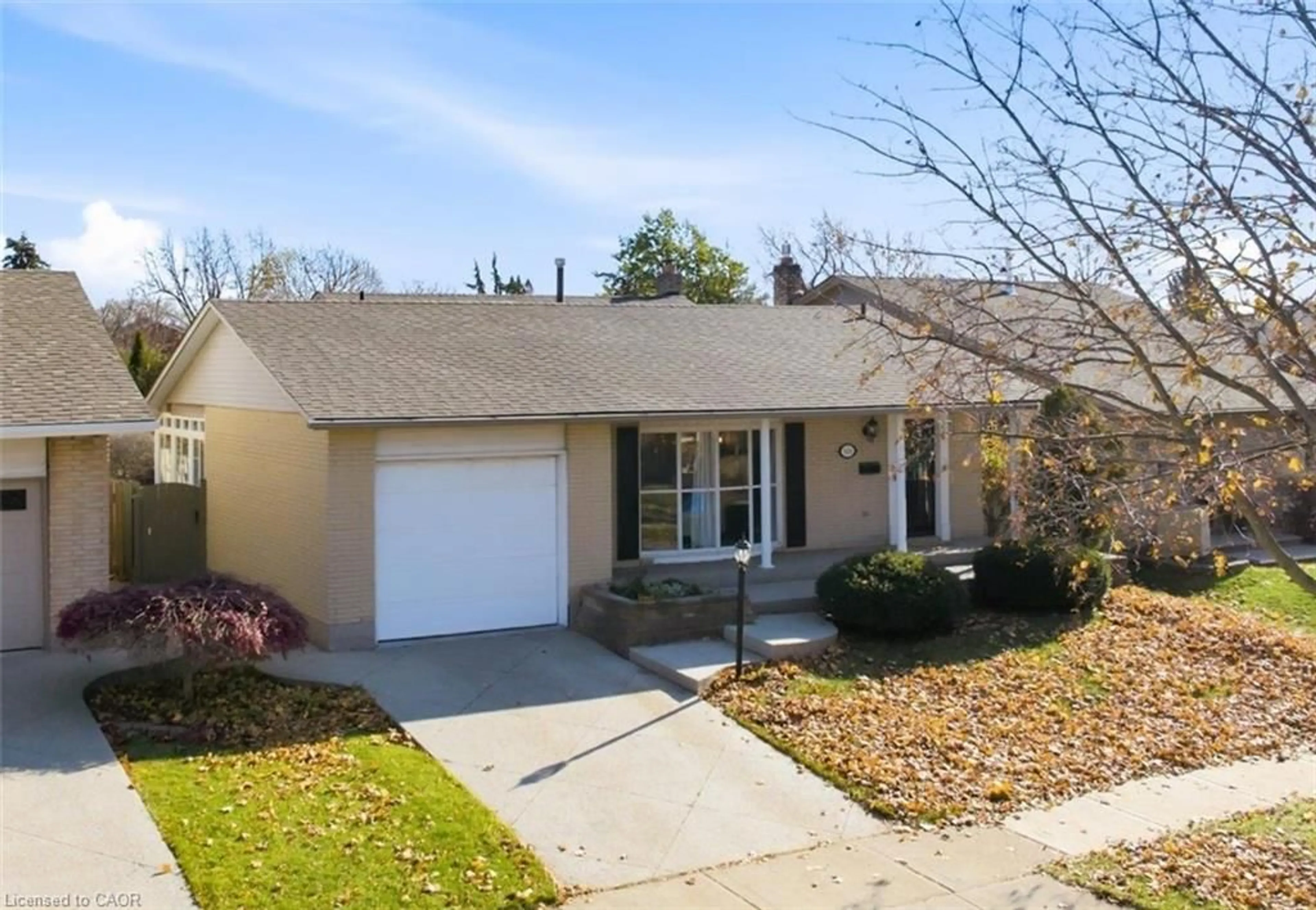 Home with vinyl exterior material, street for 123 Athenia Dr, Stoney Creek Ontario L9J 1T5