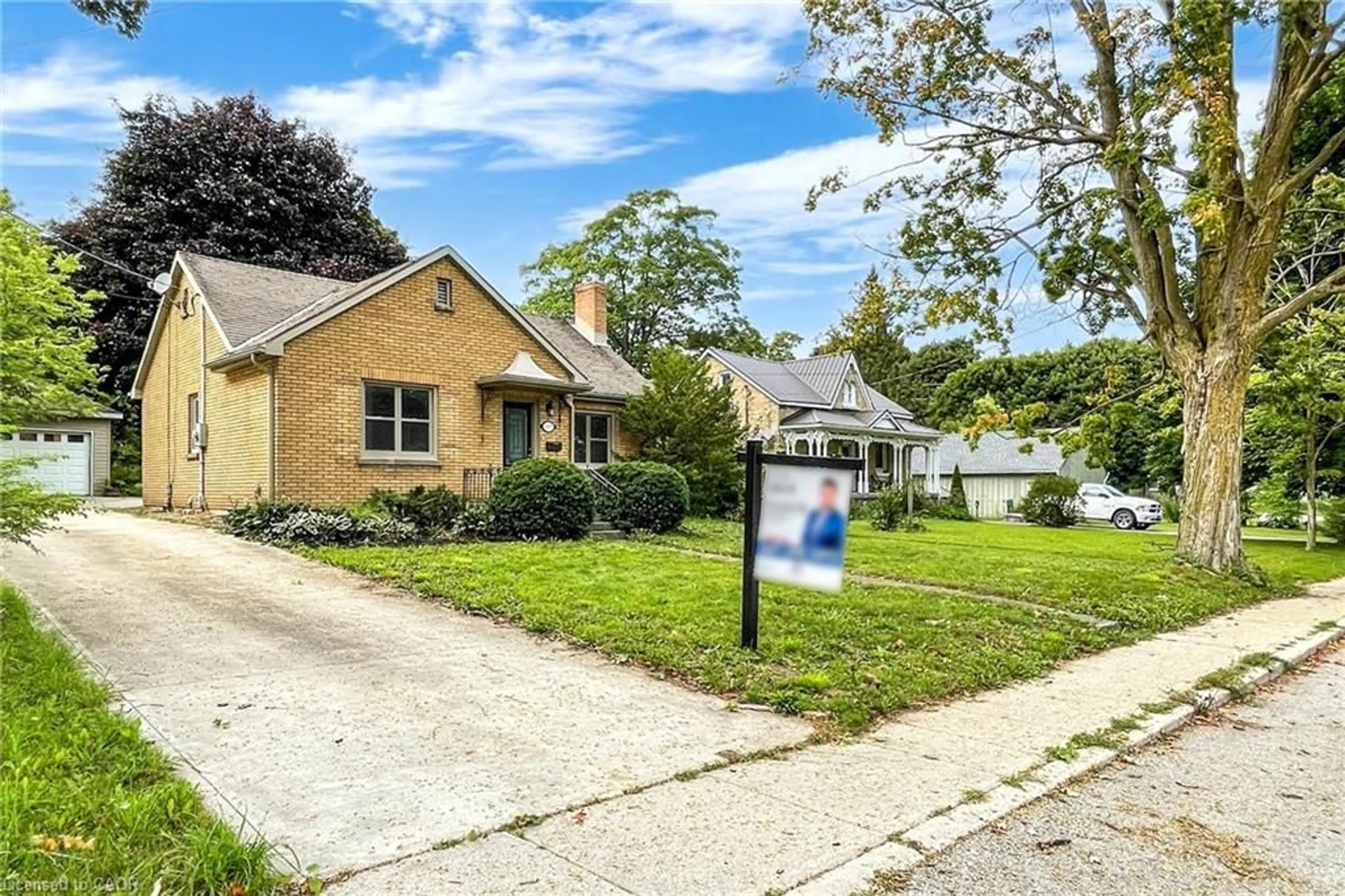 Unknown for 183 Birmingham St, Mount Forest Ontario N0G 2L2