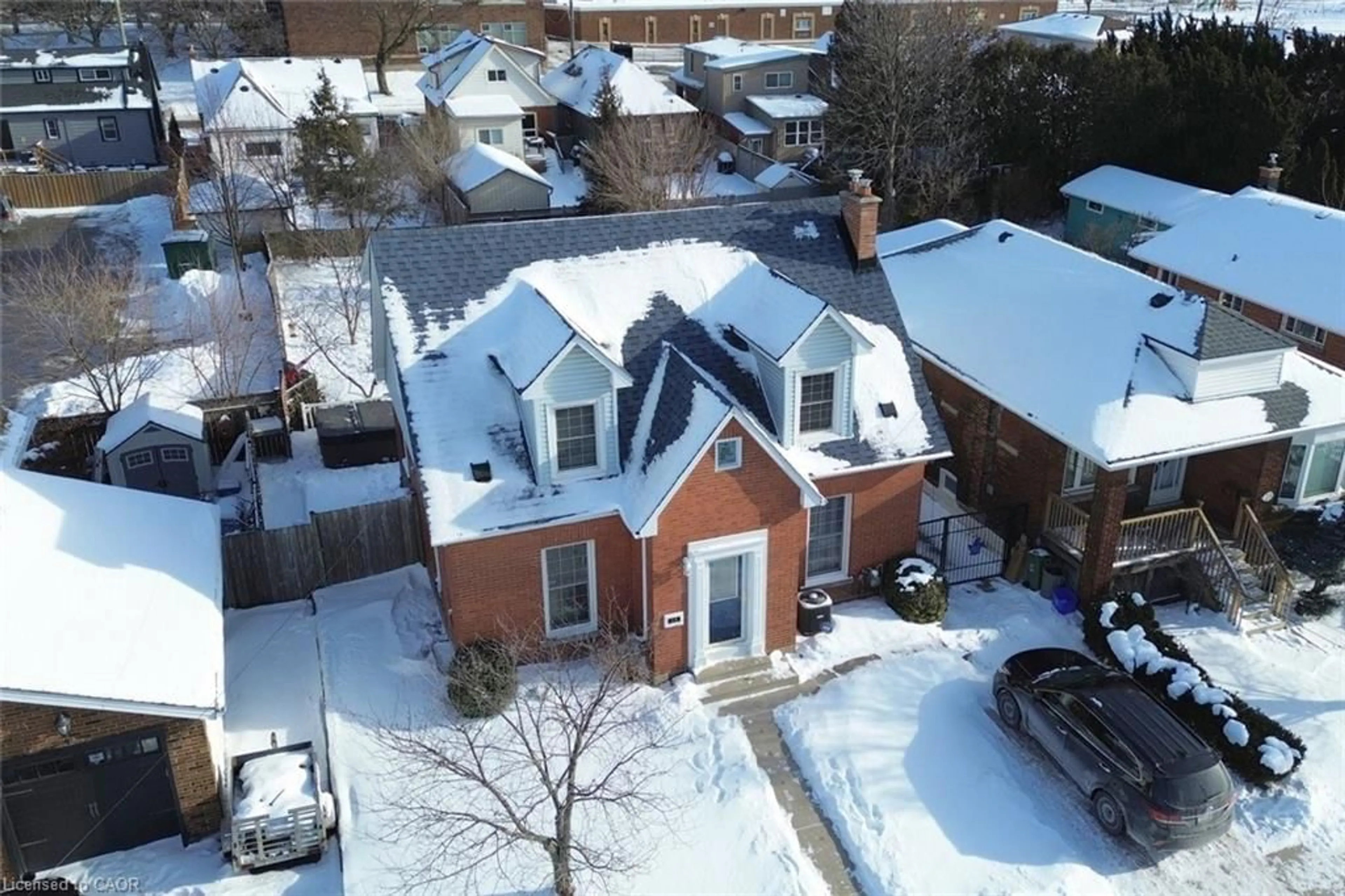 A pic from outside/outdoor area/front of a property/back of a property/a pic from drone, street for 19 East 17th St, Hamilton Ontario L9A 4L9