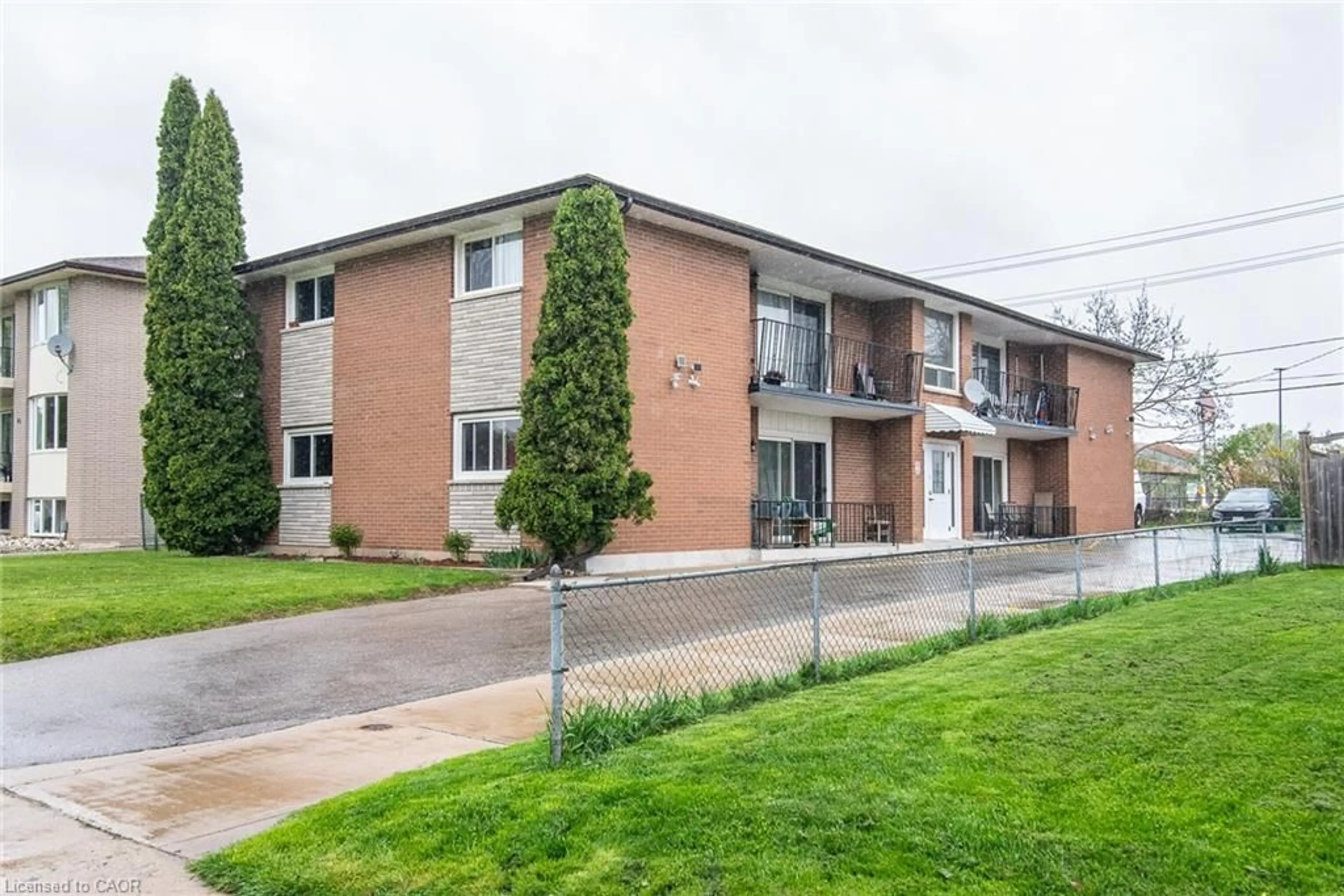 Patio, building for 39 Secord Ave, Kitchener Ontario N2B 2C3