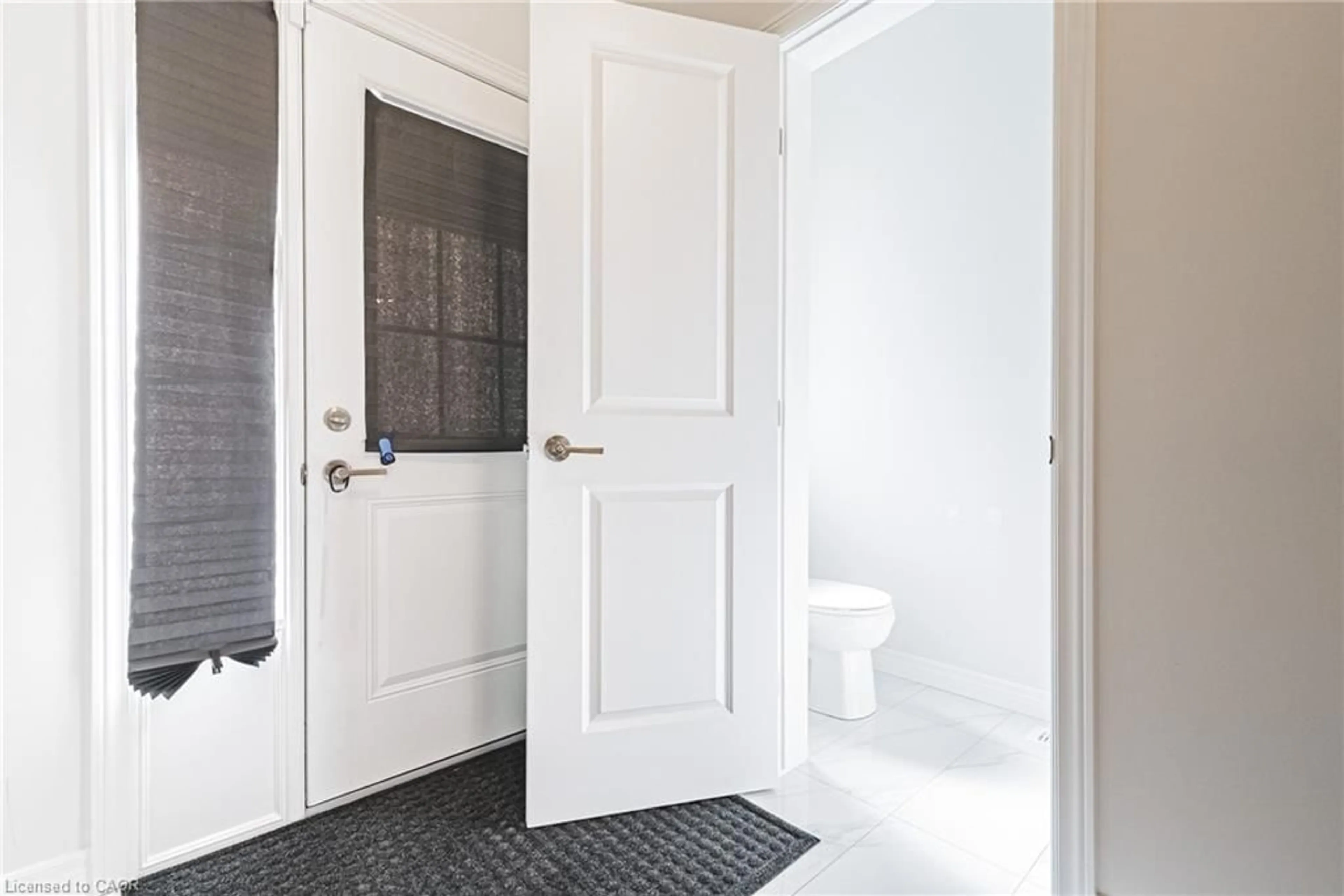 Indoor entryway for 21 Zoe Lane, Binbrook Ontario L0R 1C0