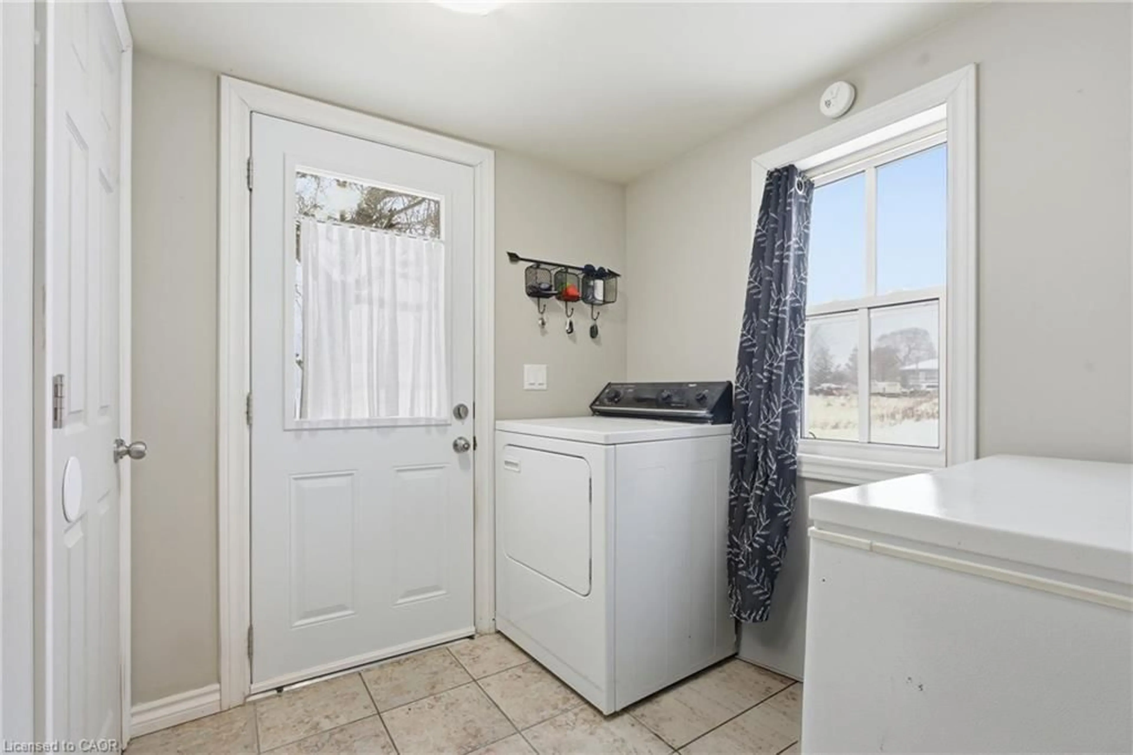 Laundry room for 43 Main St, Hagersville Ontario N0A 1H0