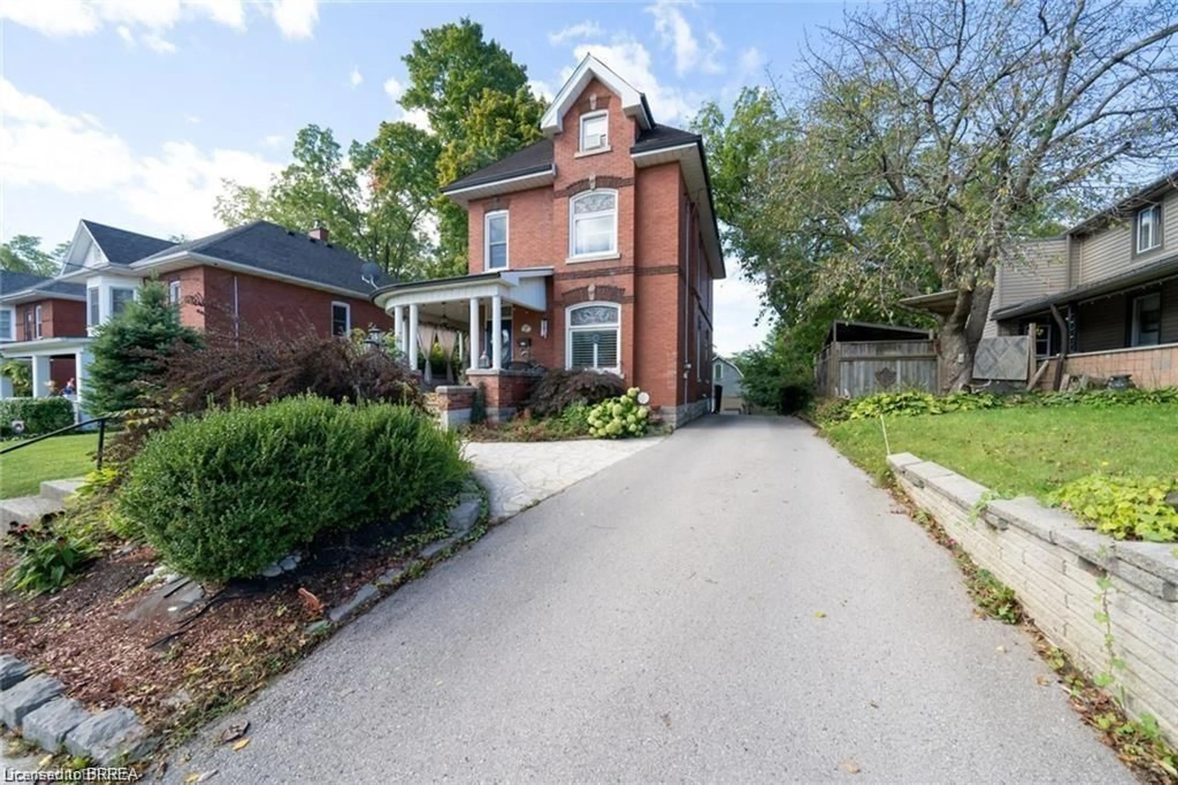 Home with brick exterior material, street for 284 Colborne St, Simcoe Ontario N3Y 3V5