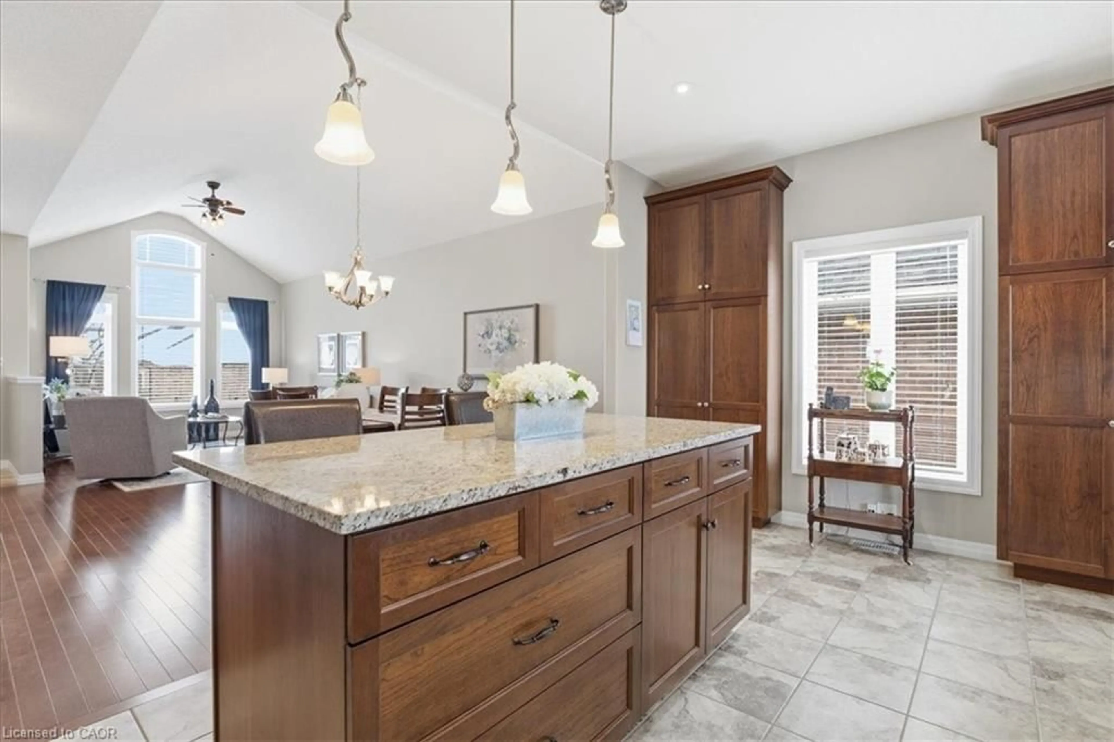 Open concept kitchen, ceramic/tile floor for 16 Piccadilly Sq, New Hamburg Ontario N3A 0C7