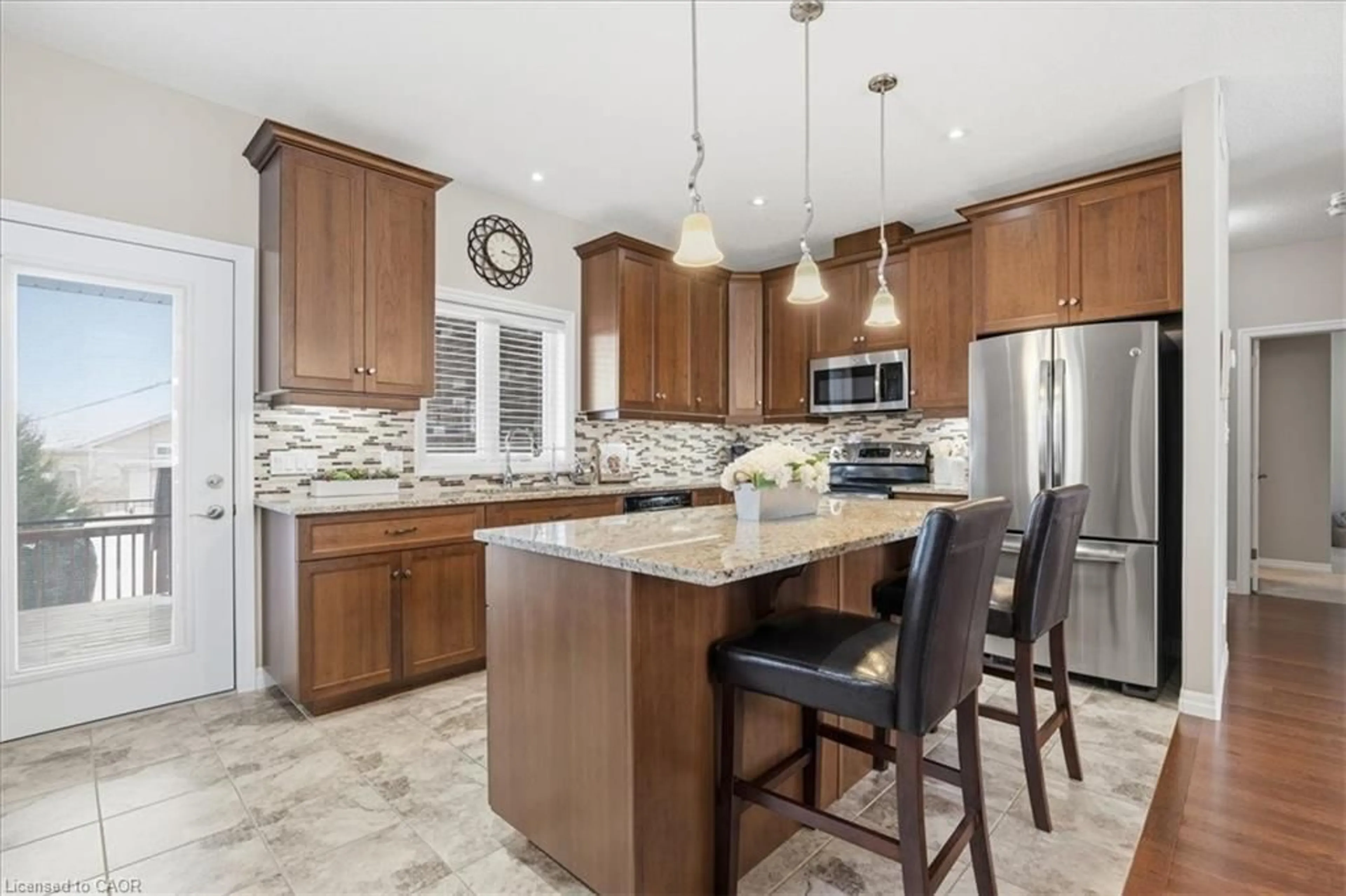 Open concept kitchen, ceramic/tile floor for 16 Piccadilly Sq, New Hamburg Ontario N3A 0C7