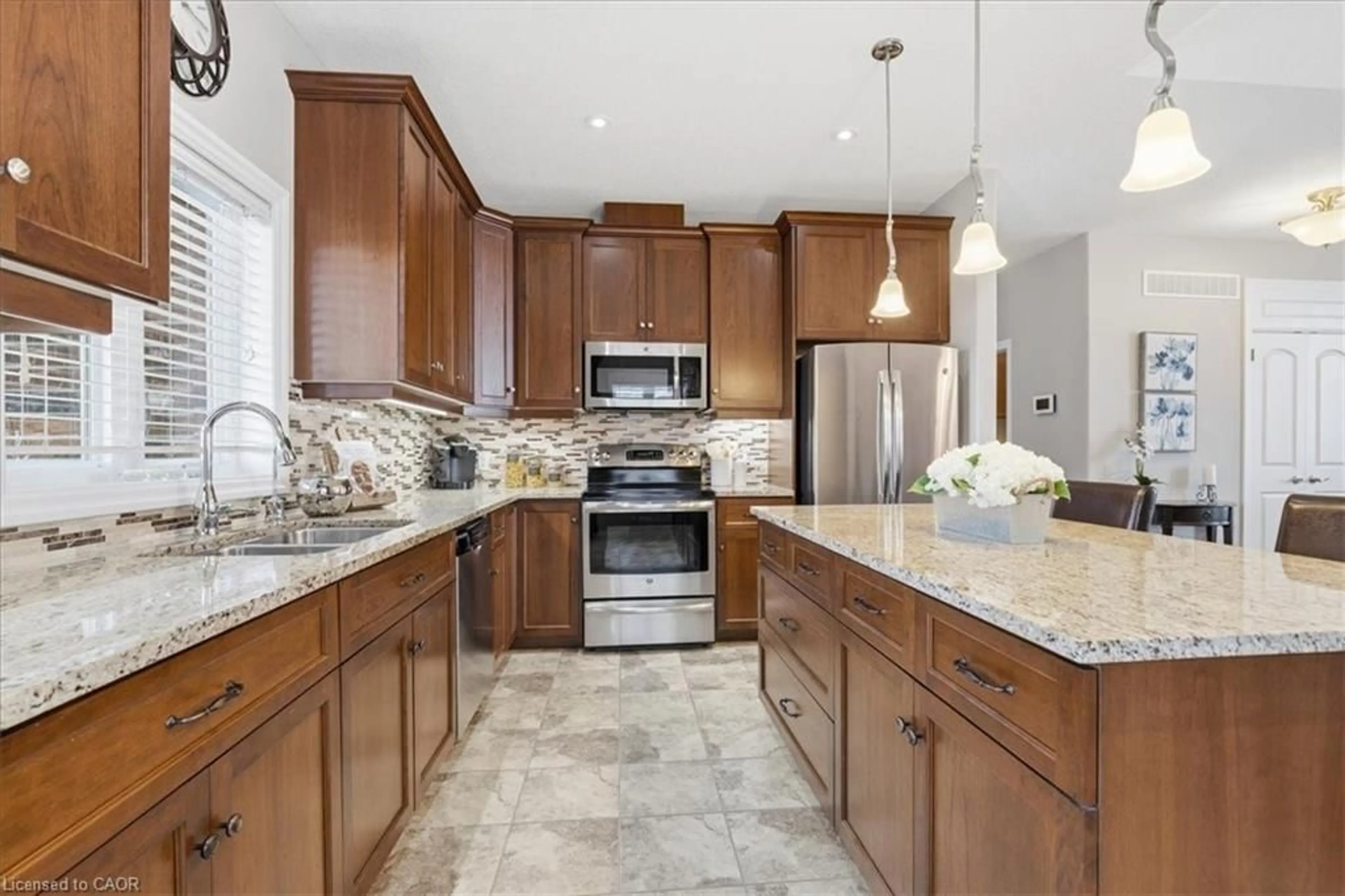 Contemporary kitchen, ceramic/tile floor for 16 Piccadilly Sq, New Hamburg Ontario N3A 0C7