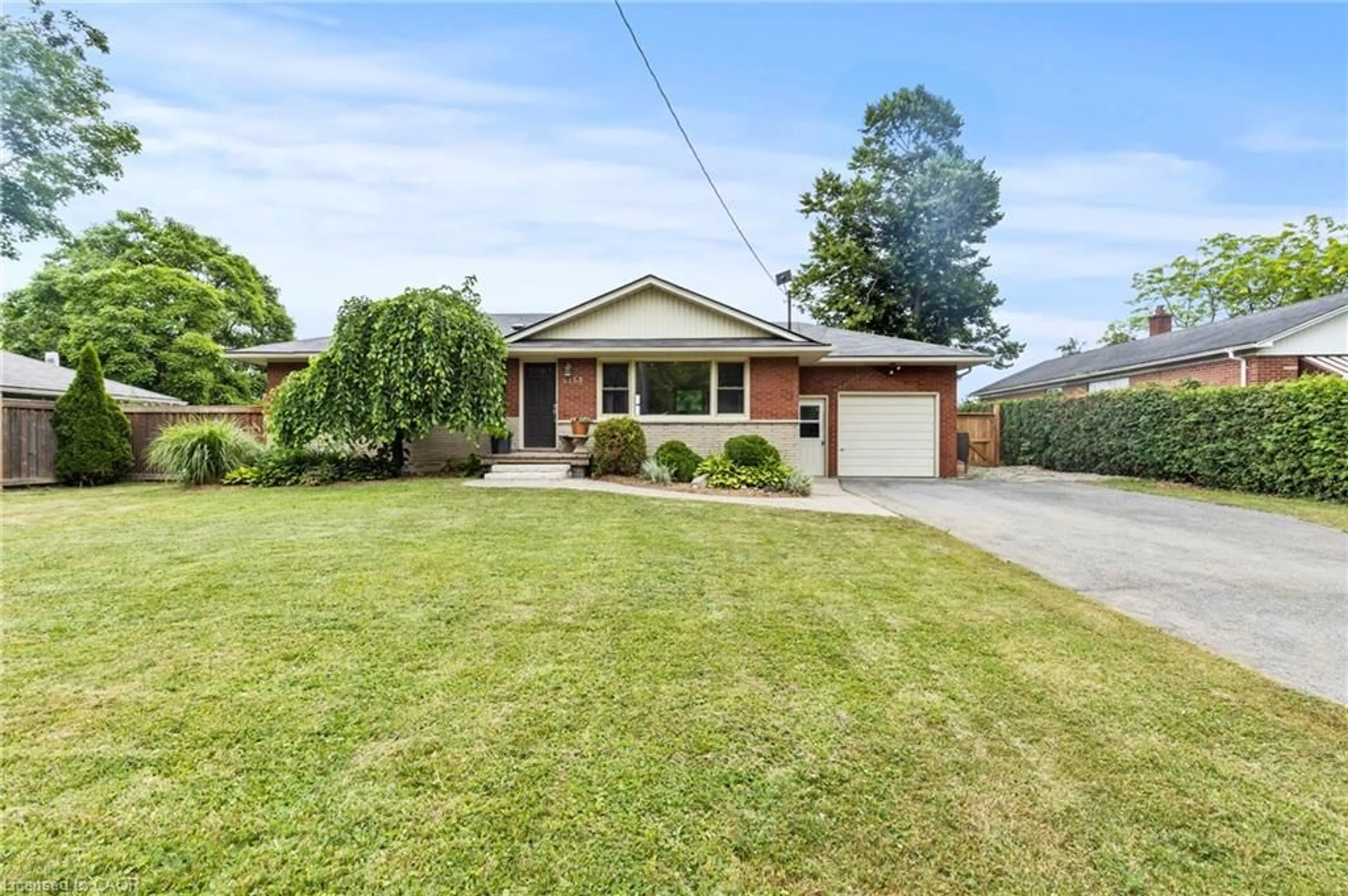 Home with brick exterior material, street for 4153 Aberdeen Rd, Beamsville Ontario L0R 1B6