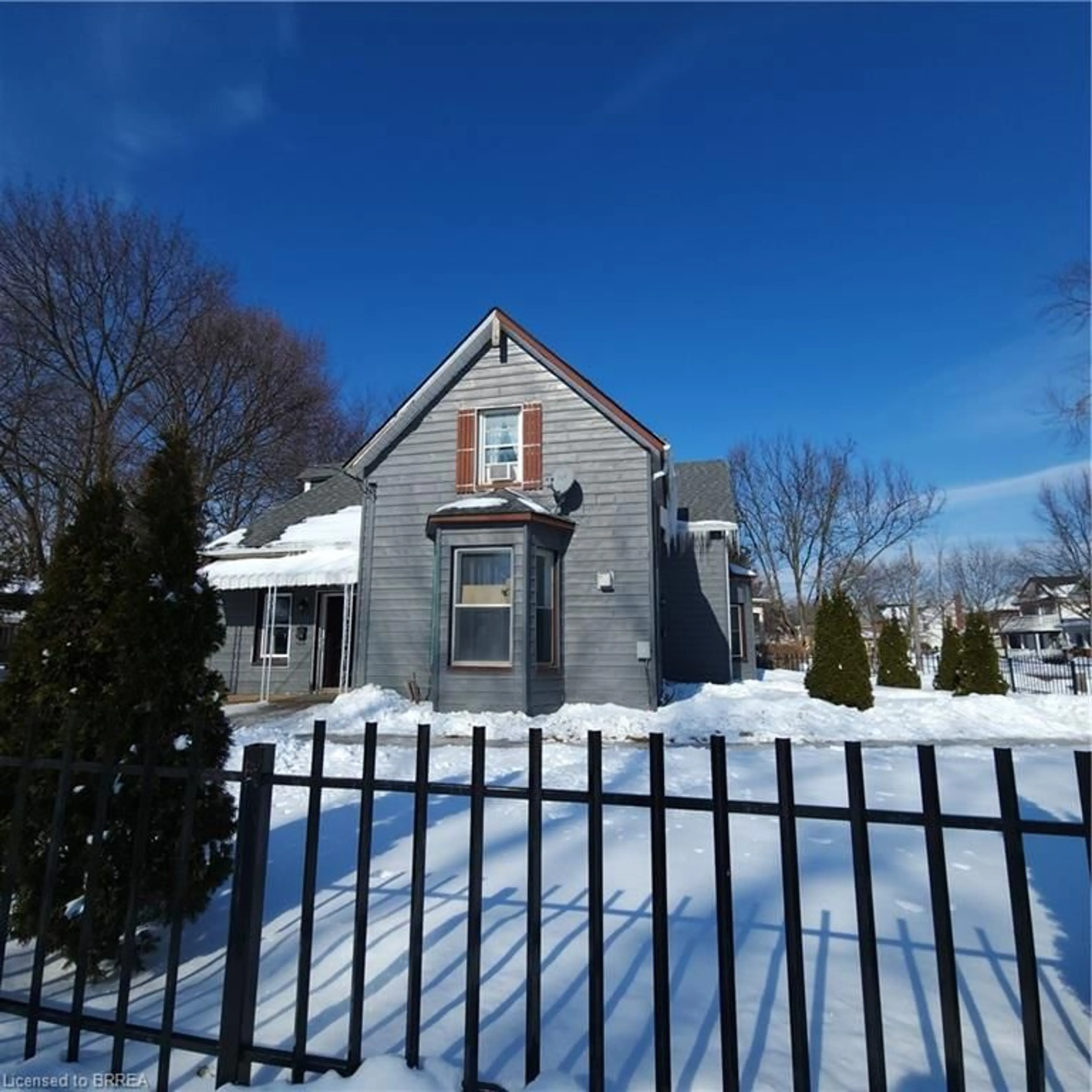 A pic from outside/outdoor area/front of a property/back of a property/a pic from drone, street for 218 Talbot St, Simcoe Ontario N3Y 2Z7