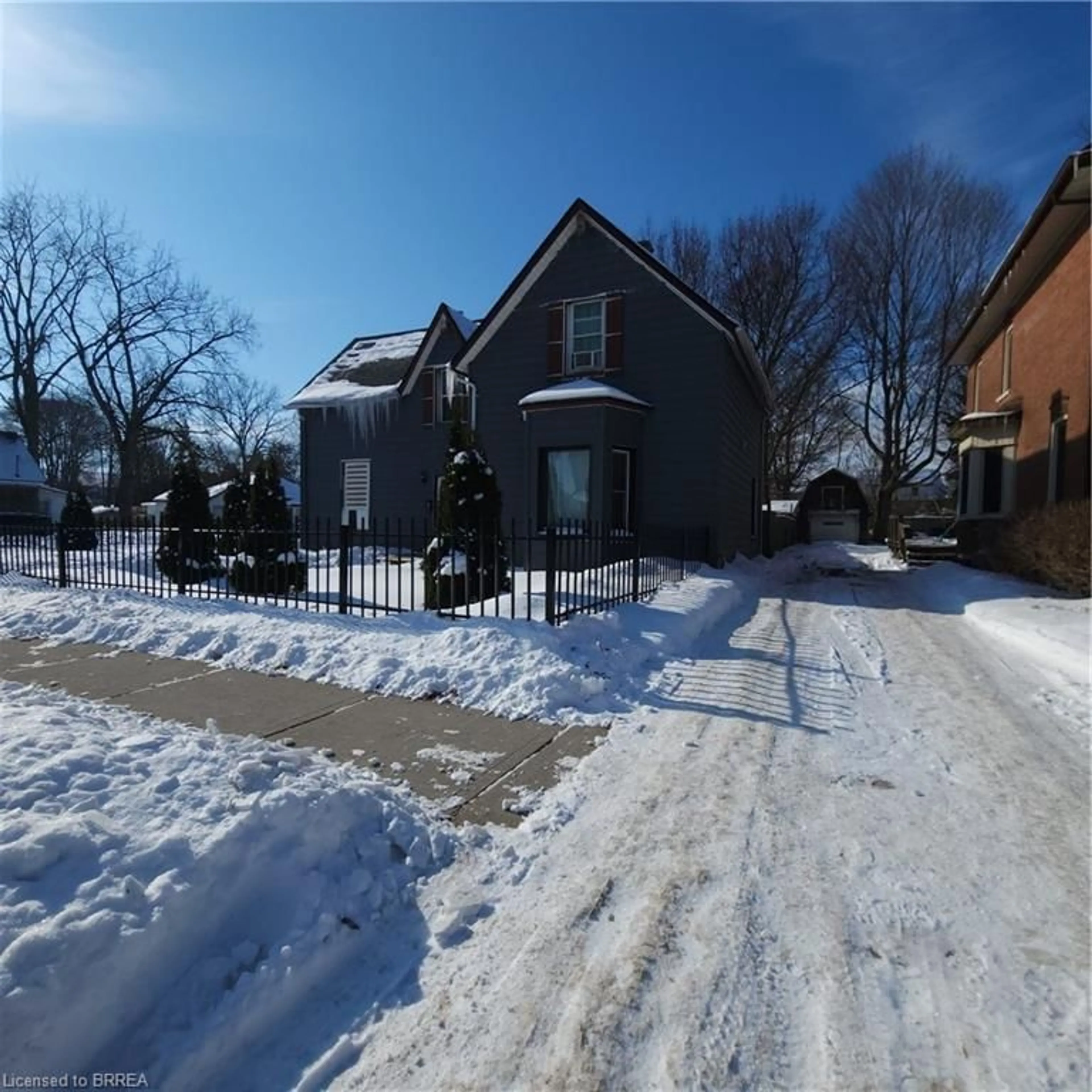 A pic from outside/outdoor area/front of a property/back of a property/a pic from drone, street for 218 Talbot St, Simcoe Ontario N3Y 2Z7