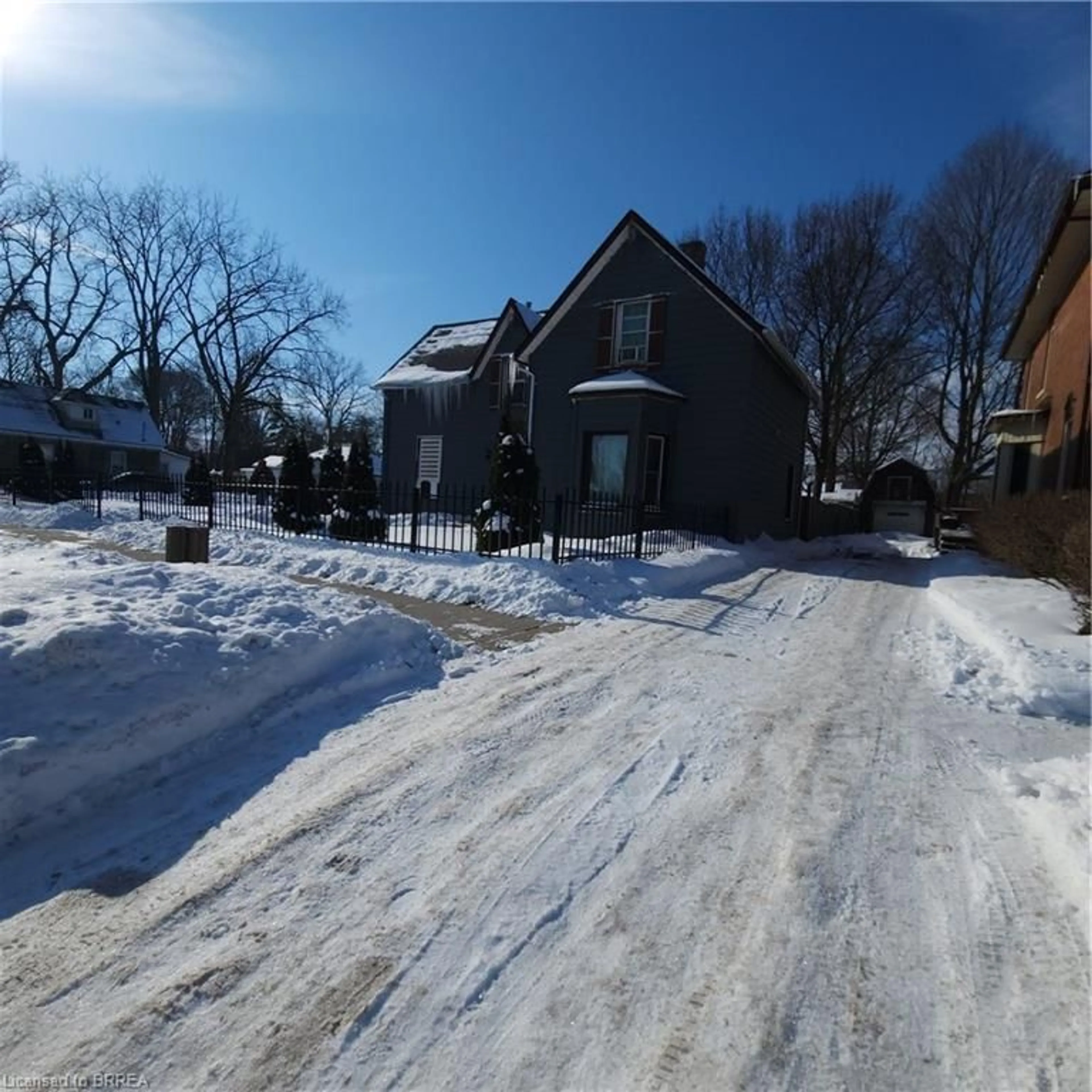 A pic from outside/outdoor area/front of a property/back of a property/a pic from drone, street for 218 Talbot St, Simcoe Ontario N3Y 2Z7
