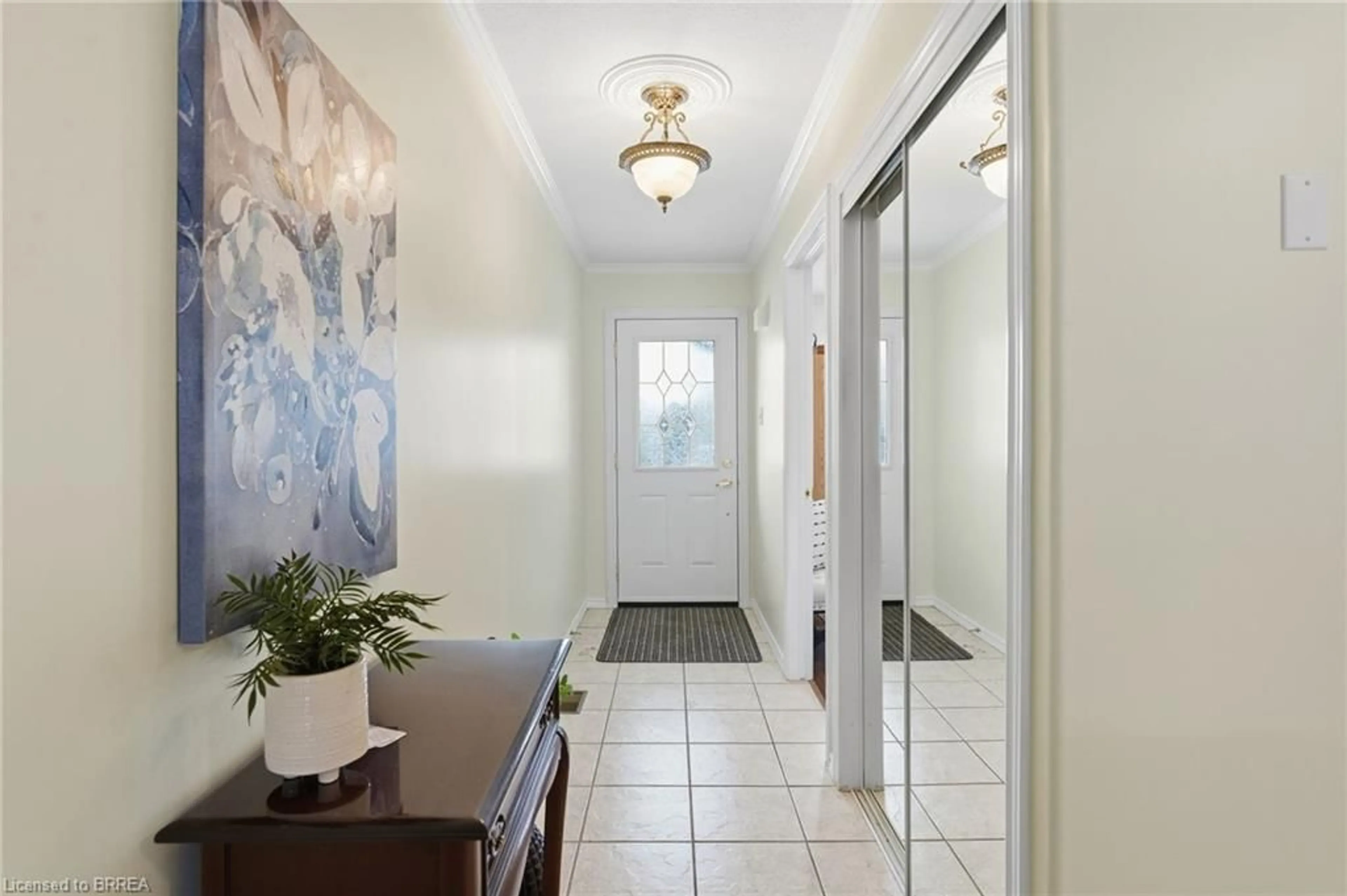 Indoor entryway for 19 Hanlon Pl #35, Paris Ontario N3L 4E7