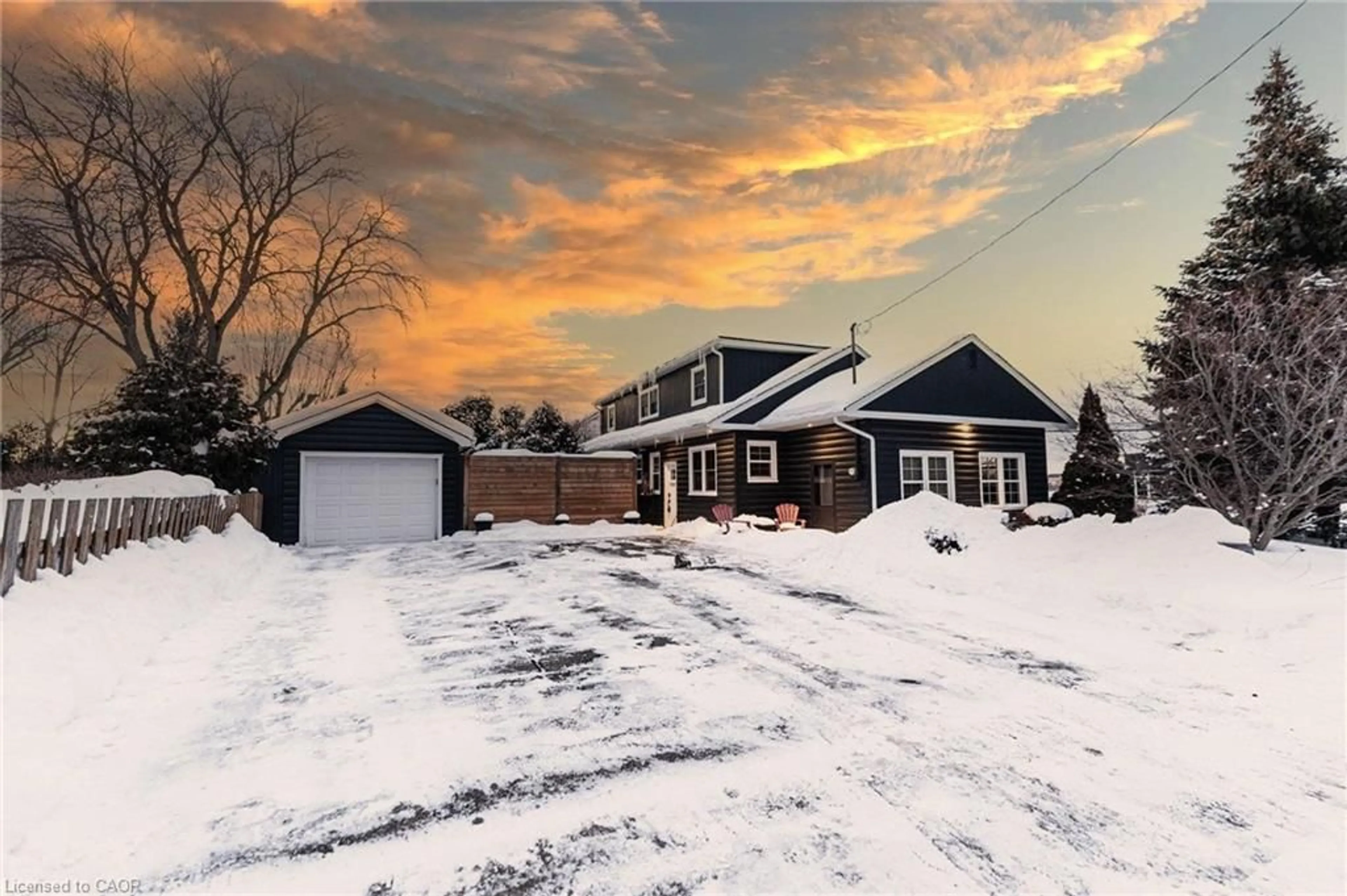 A pic from outside/outdoor area/front of a property/back of a property/a pic from drone, street for 331 St. Paul St, St. Catharines Ontario L2R 6P7
