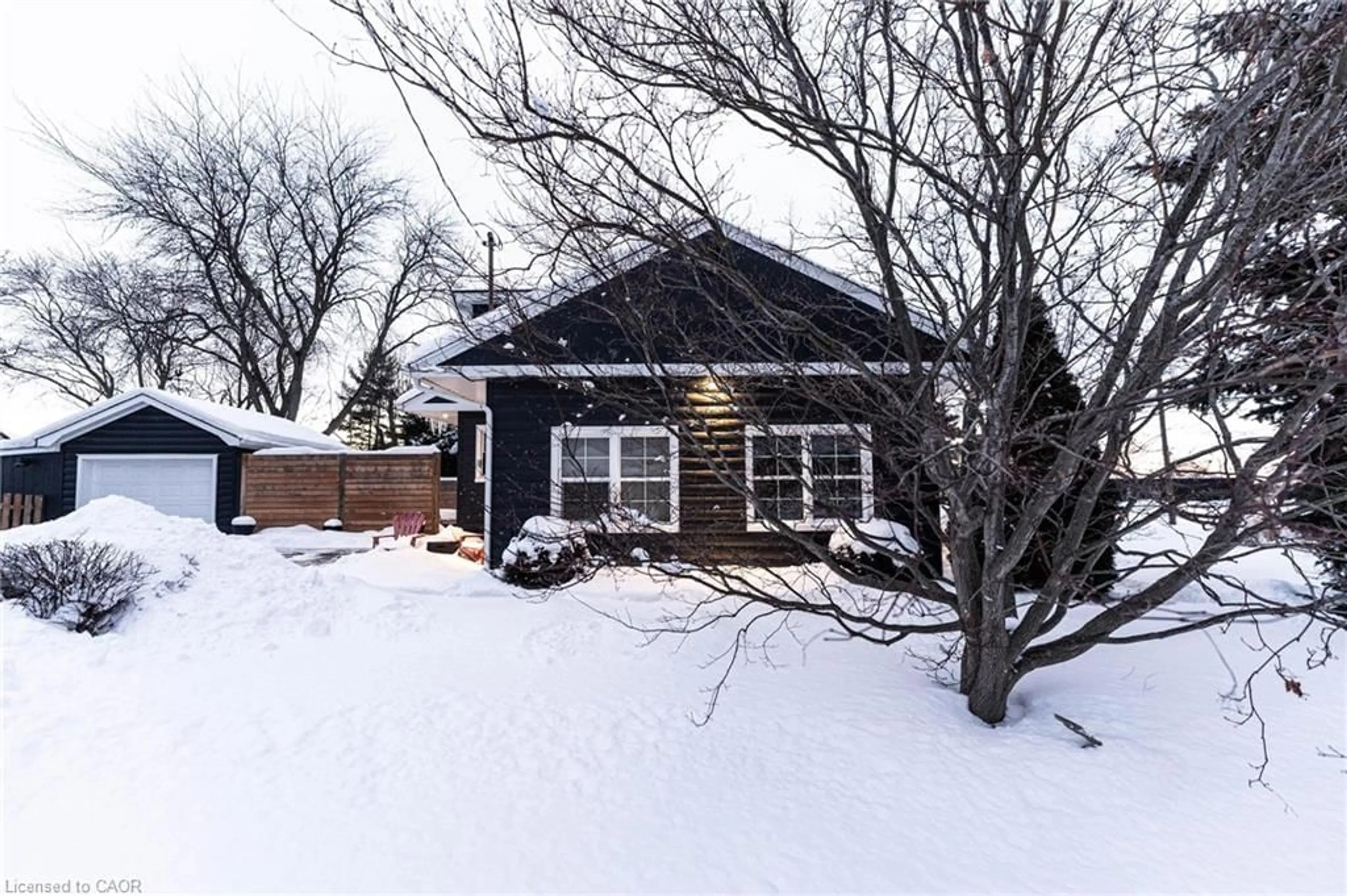 Shed for 331 St. Paul St, St. Catharines Ontario L2R 6P7