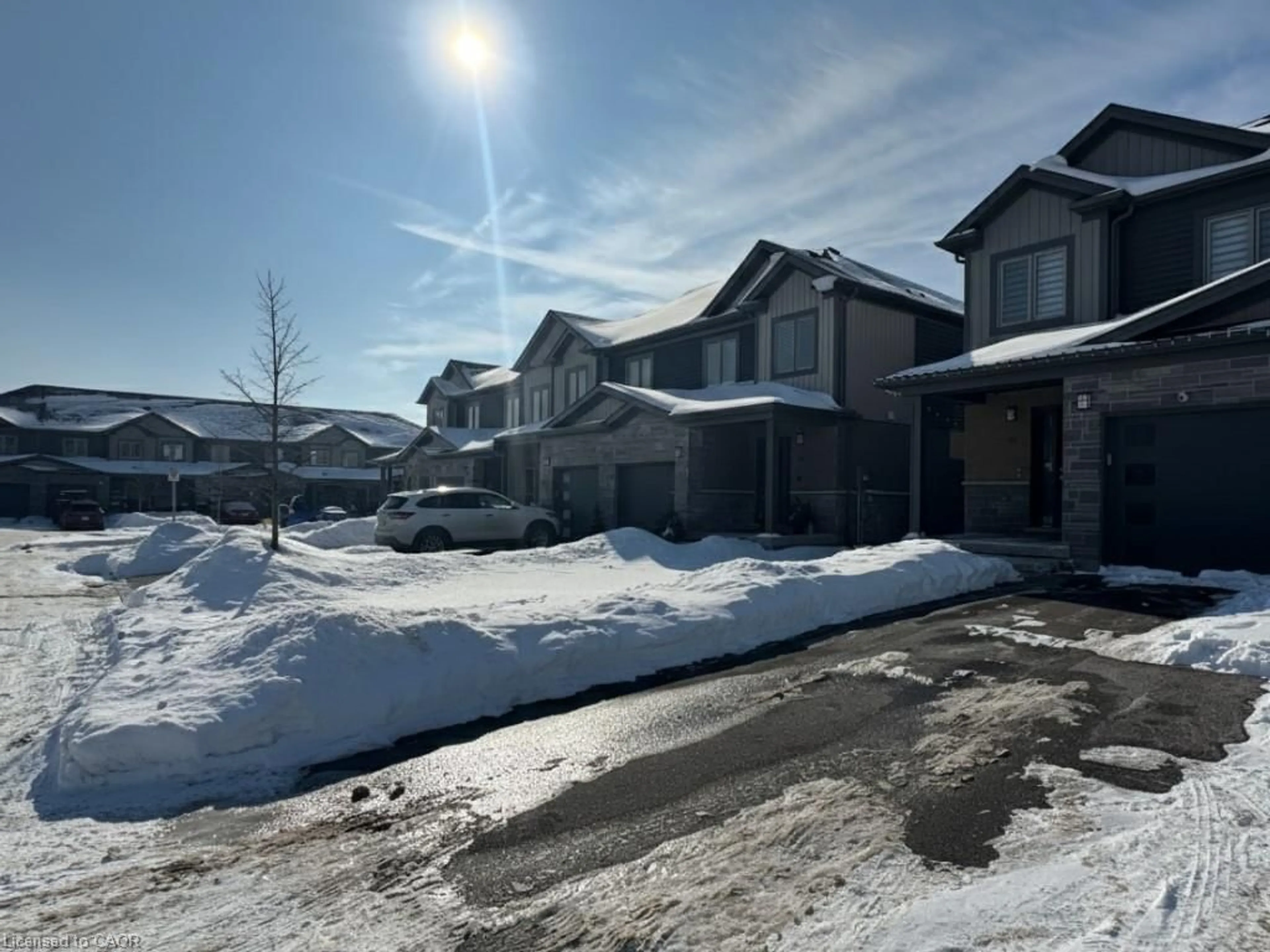 A pic from outside/outdoor area/front of a property/back of a property/a pic from drone, street for 91 Nieson St, Cambridge Ontario N1R 0B9