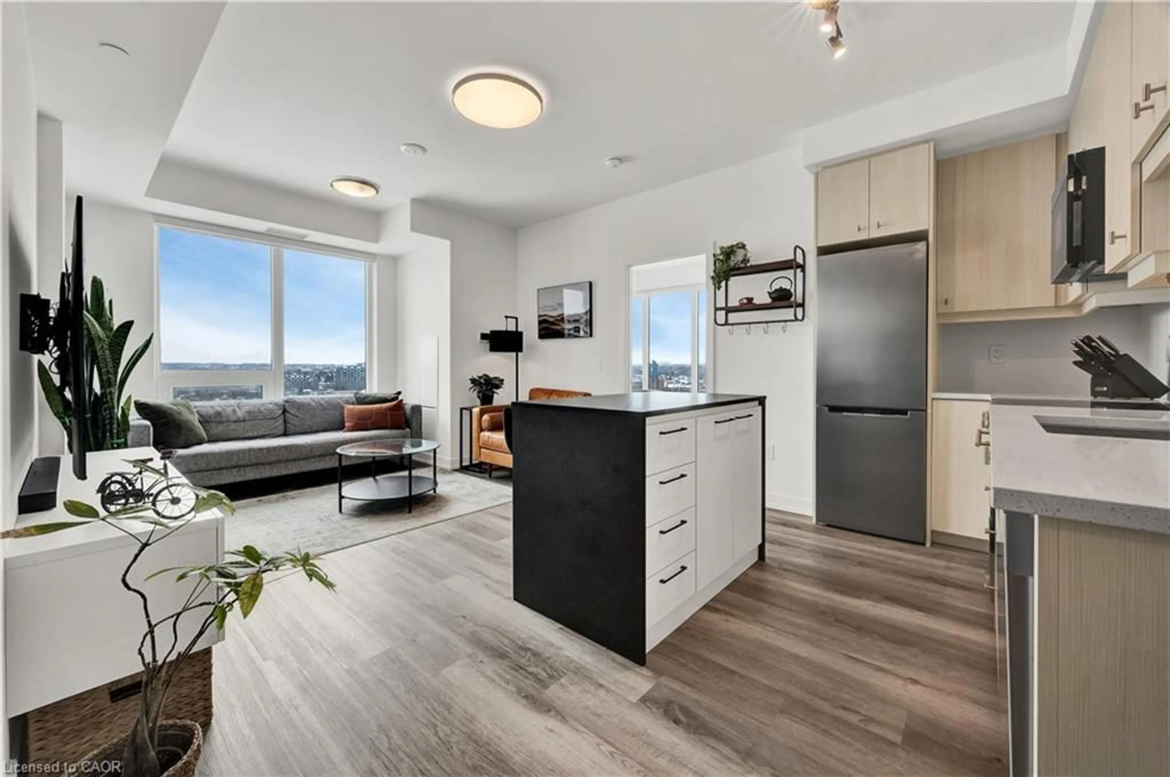 Open concept kitchen, wood/laminate floor for 15 Wellington St #1209, Kitchener Ontario N2G 0E4