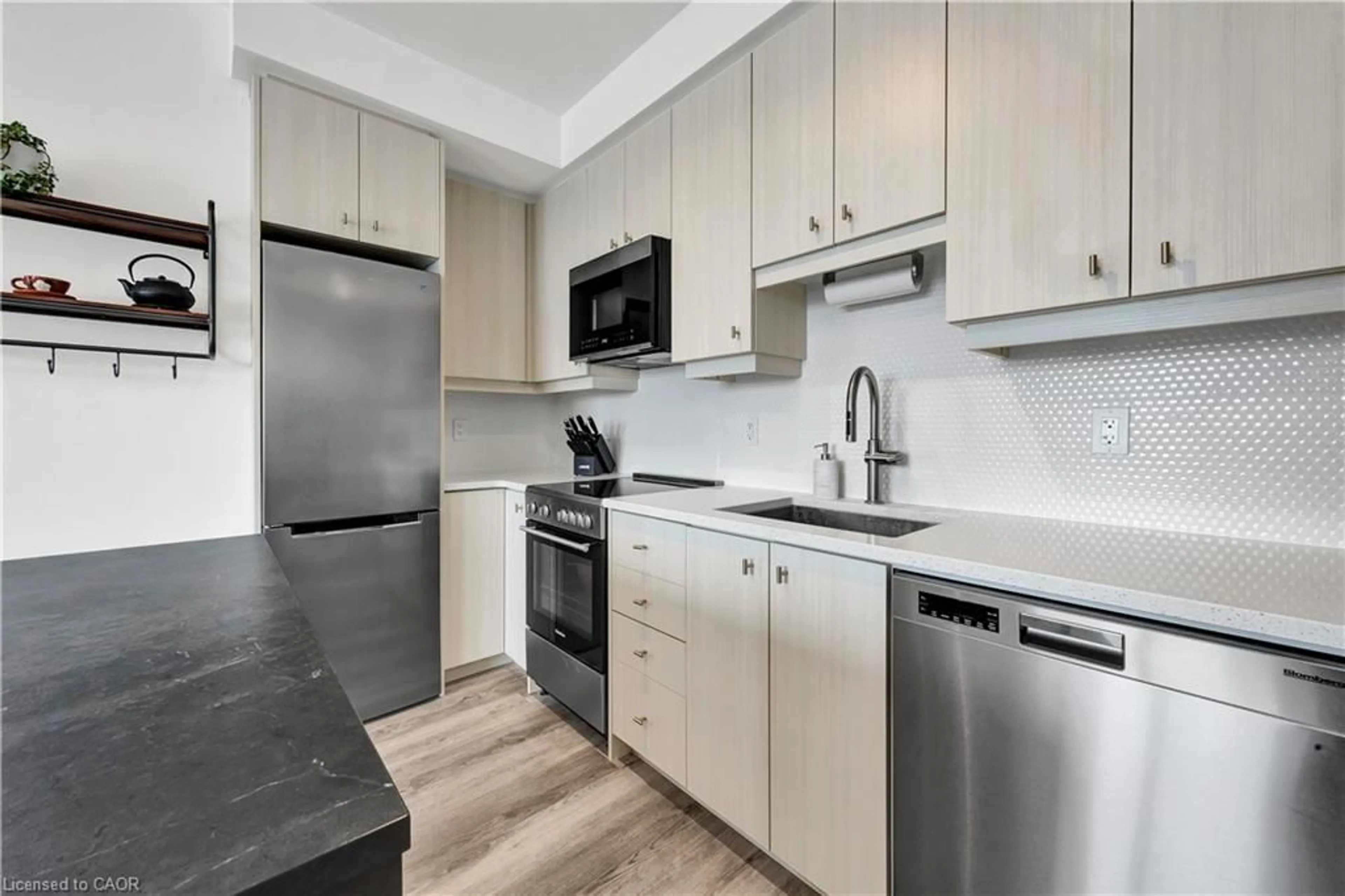 Standard kitchen, unknown for 15 Wellington St #1209, Kitchener Ontario N2G 0E4