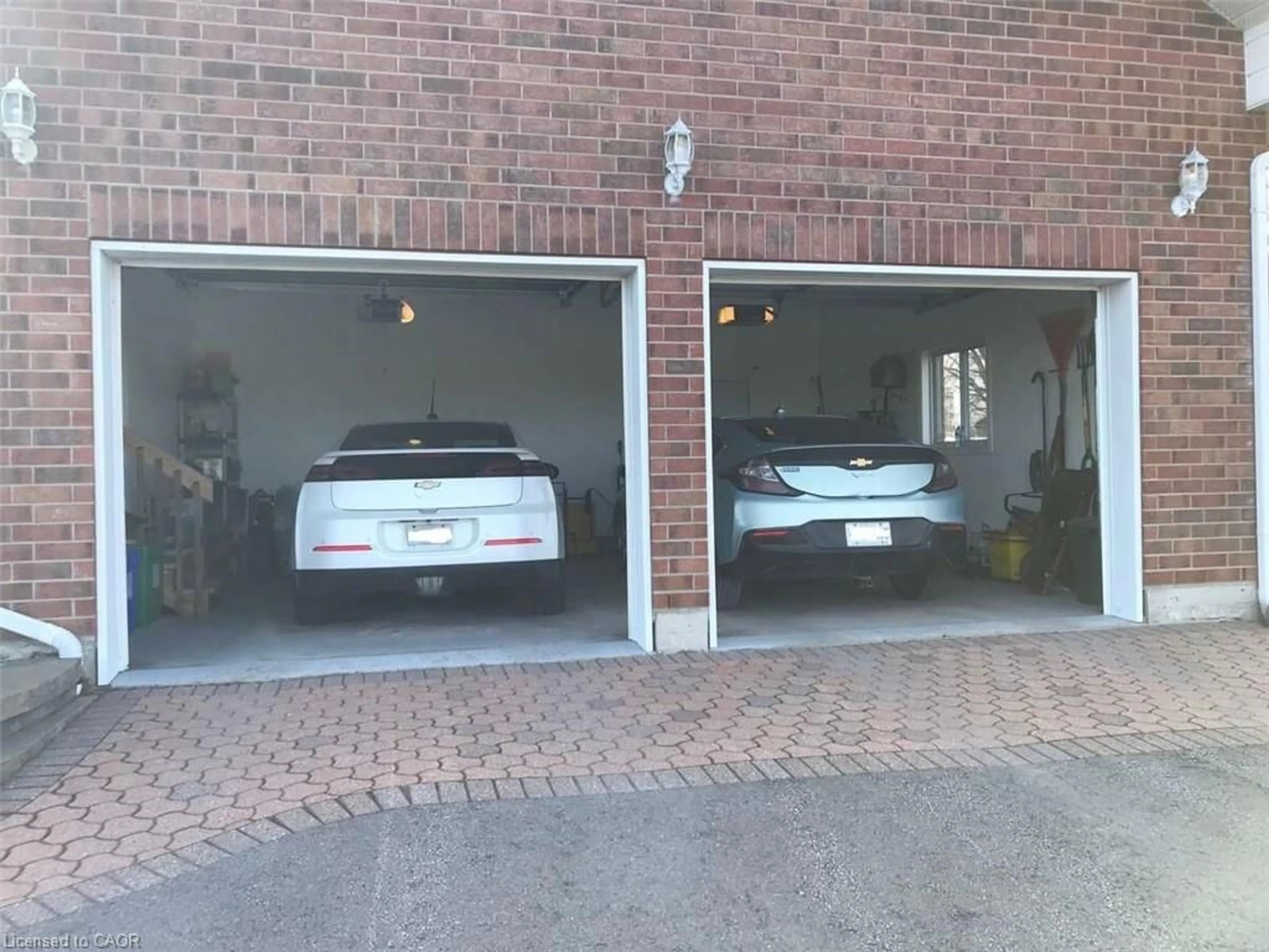 Indoor garage for 36 Elizabeth Dr, Iroquois Ontario K0E 1K0