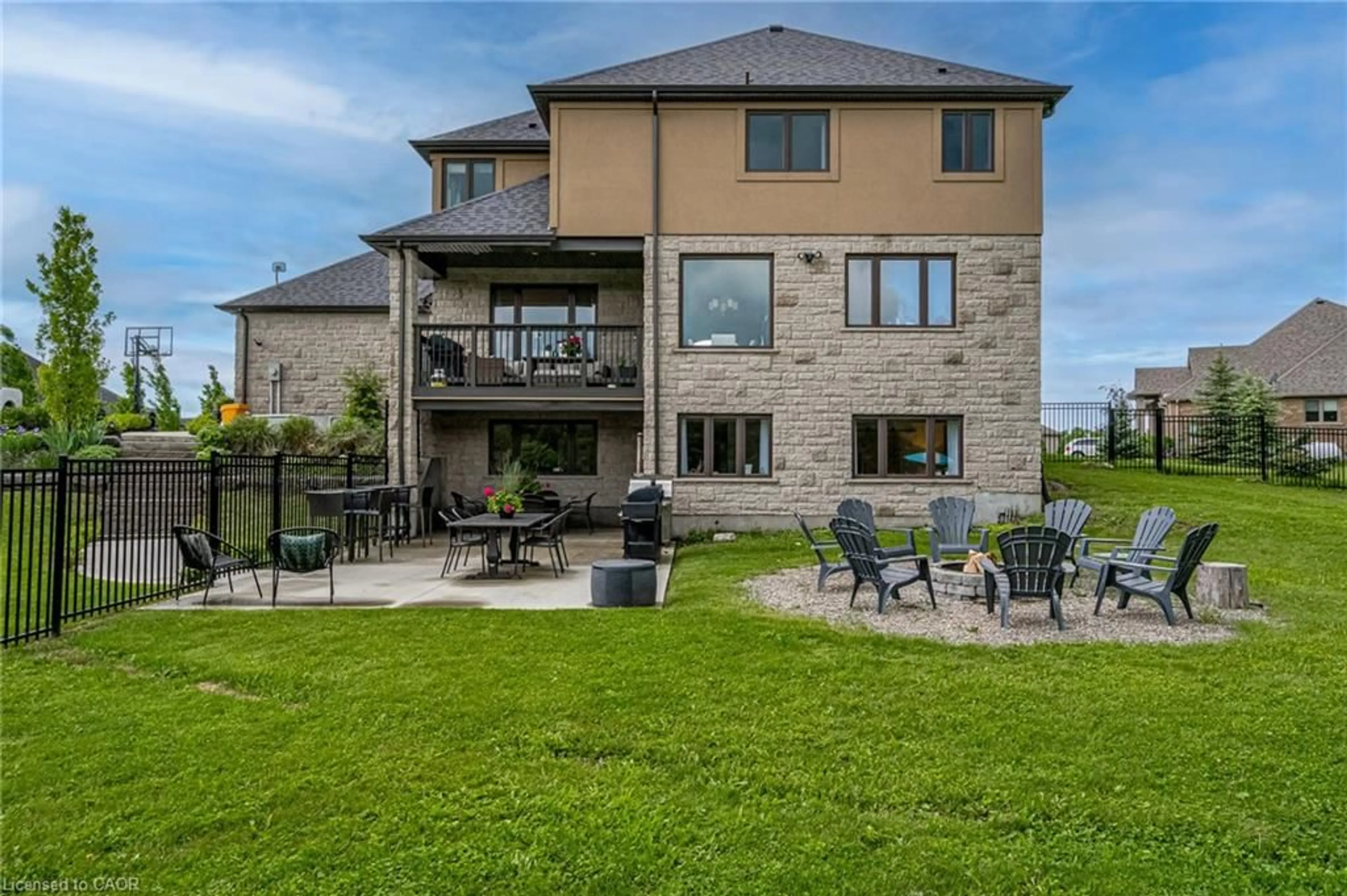 Patio, unknown for 125 Crewson Crt, Rockwood Ontario N0B 2K0