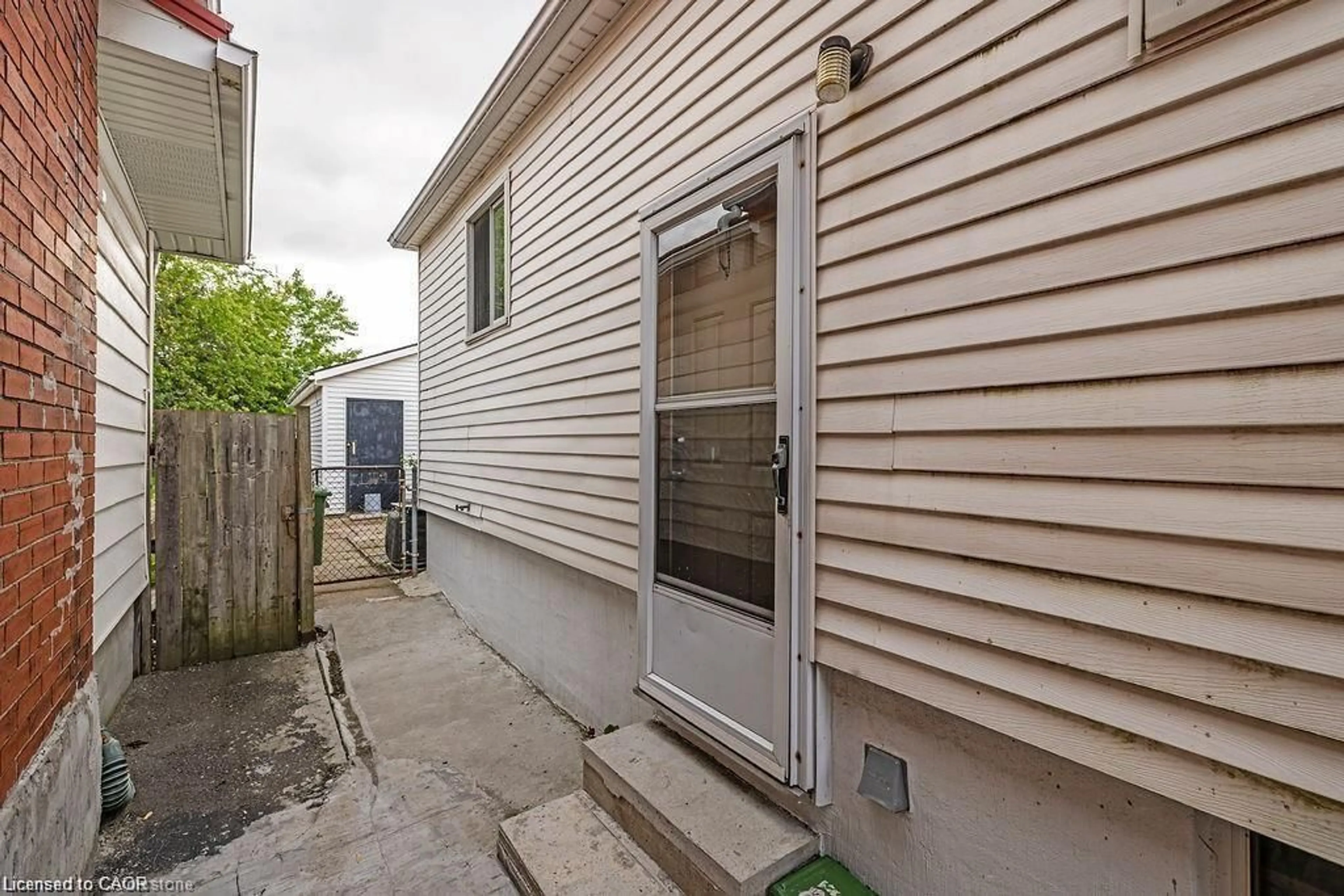 Unknown for 201 East 23rd. St, Hamilton Ontario L8V 2X2