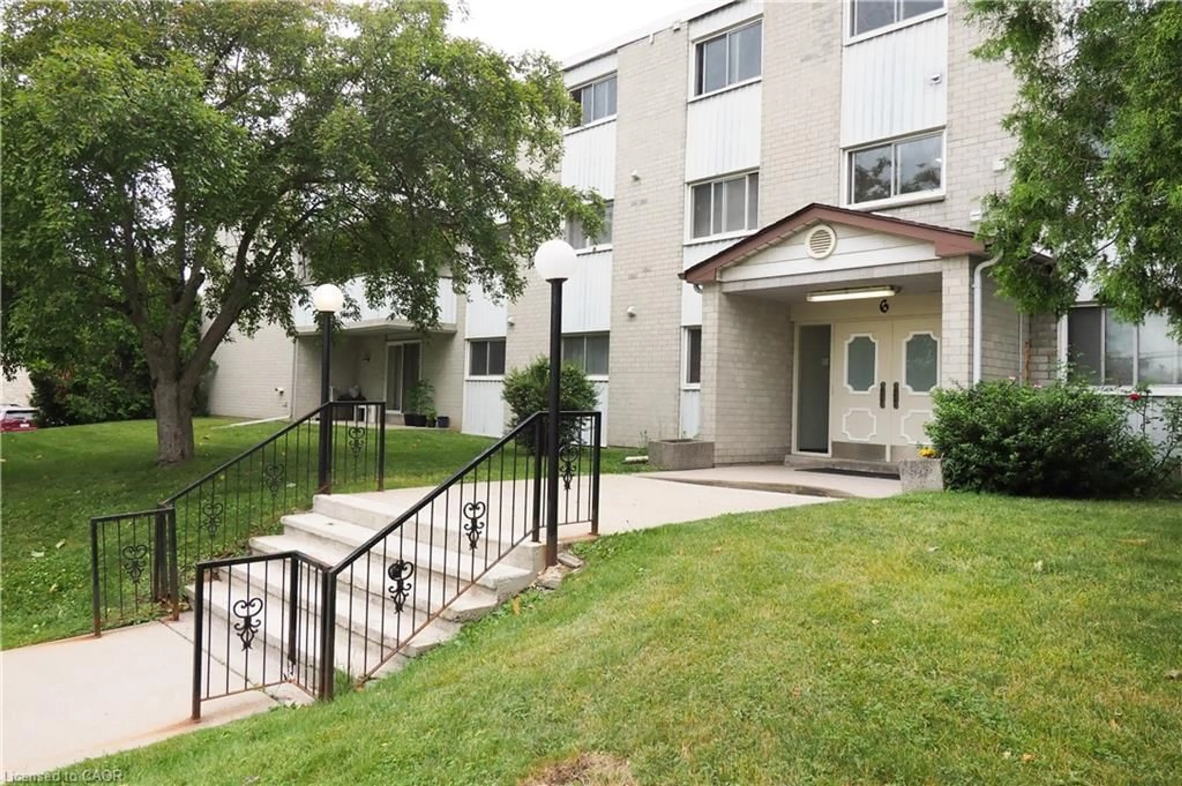 Patio, street for 6 Walton Ave #206, Kitchener Ontario N2C 2B5