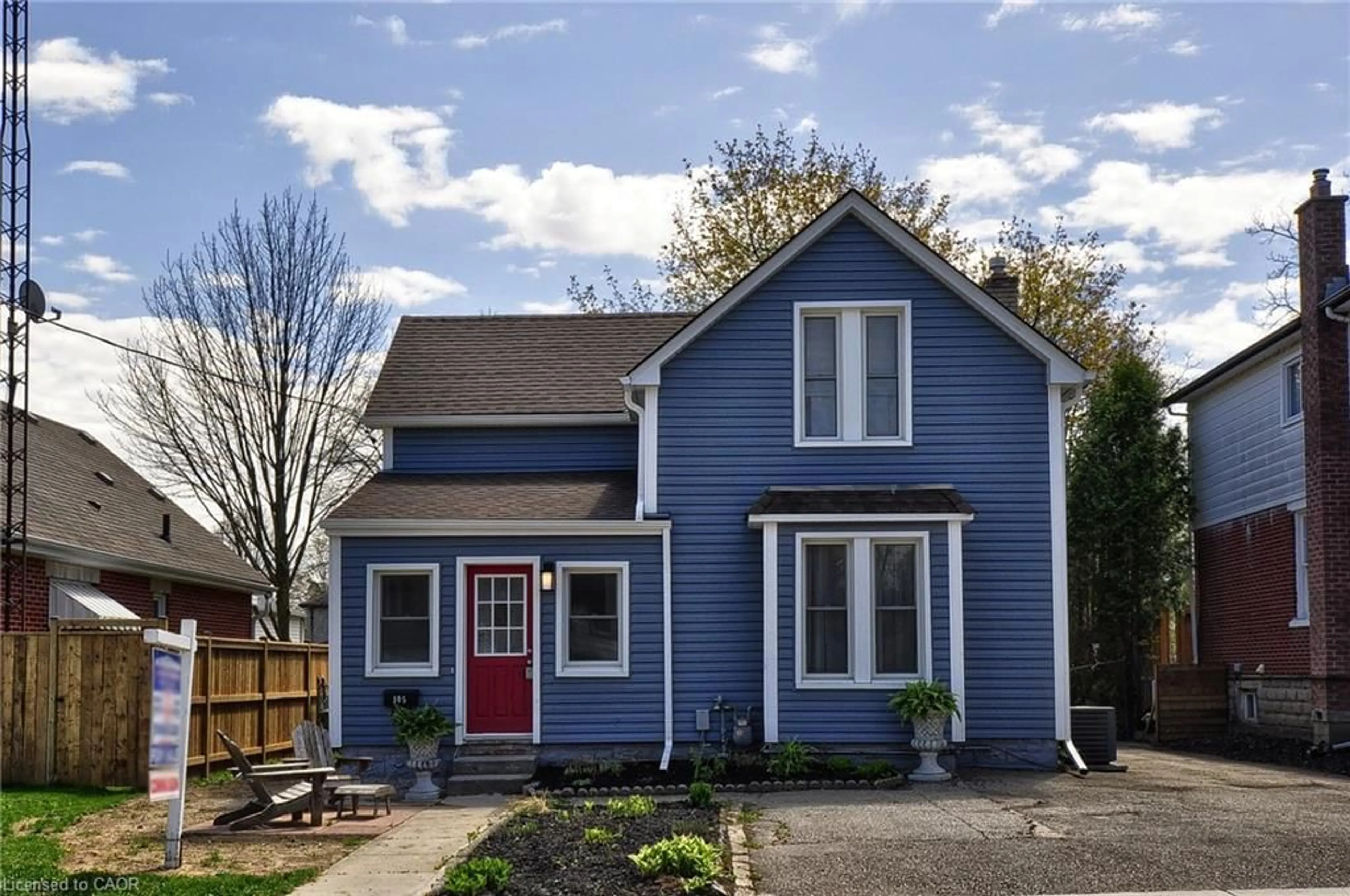 Home with vinyl exterior material, street for 105 Francis St, Cambridge Ontario N1S 1Z9