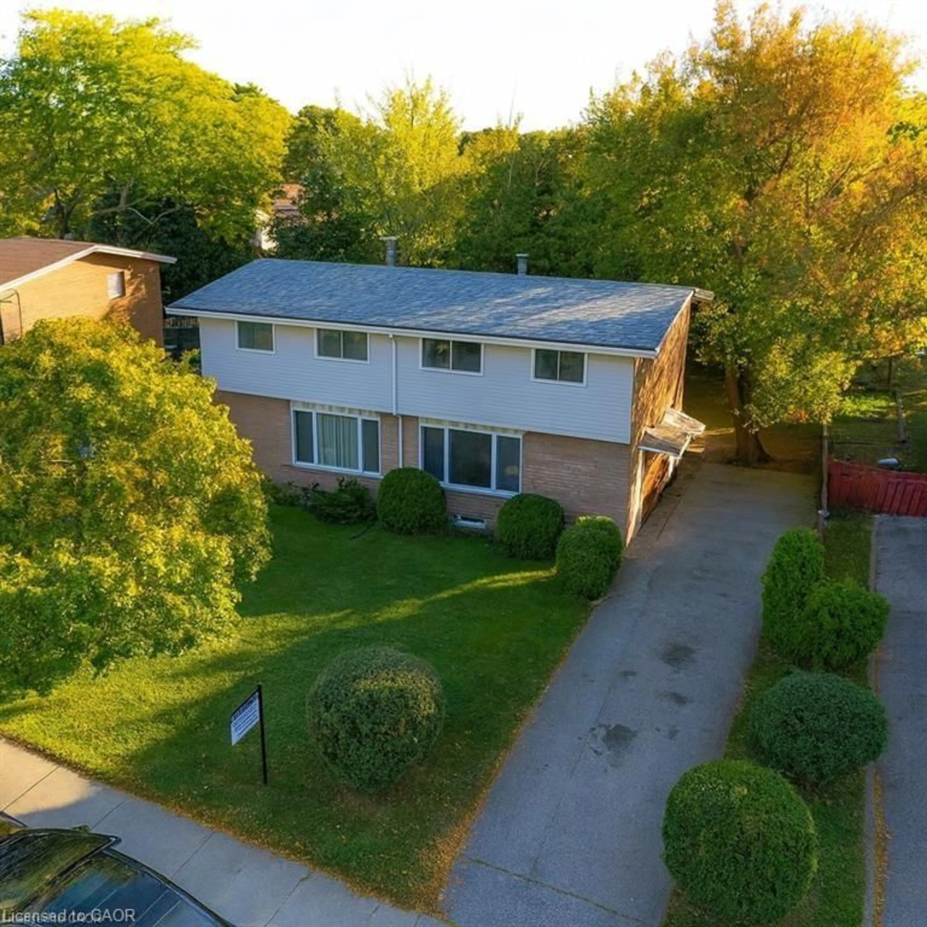 A pic from outside/outdoor area/front of a property/back of a property/a pic from drone, street for 48 Luscombe St, Hamilton Ontario L9A 2J8