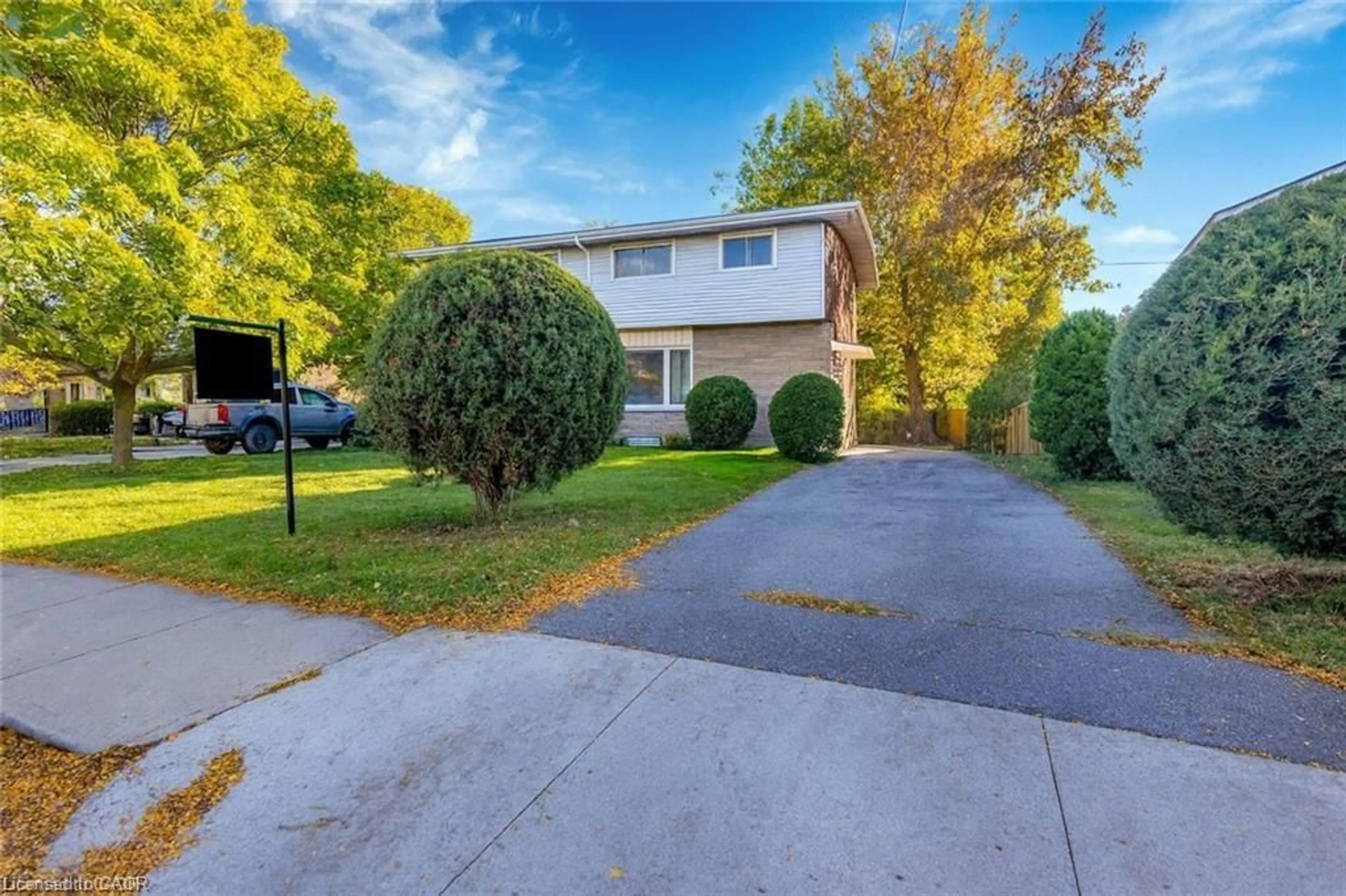 A pic from outside/outdoor area/front of a property/back of a property/a pic from drone, street for 48 Luscombe St, Hamilton Ontario L9A 2J8