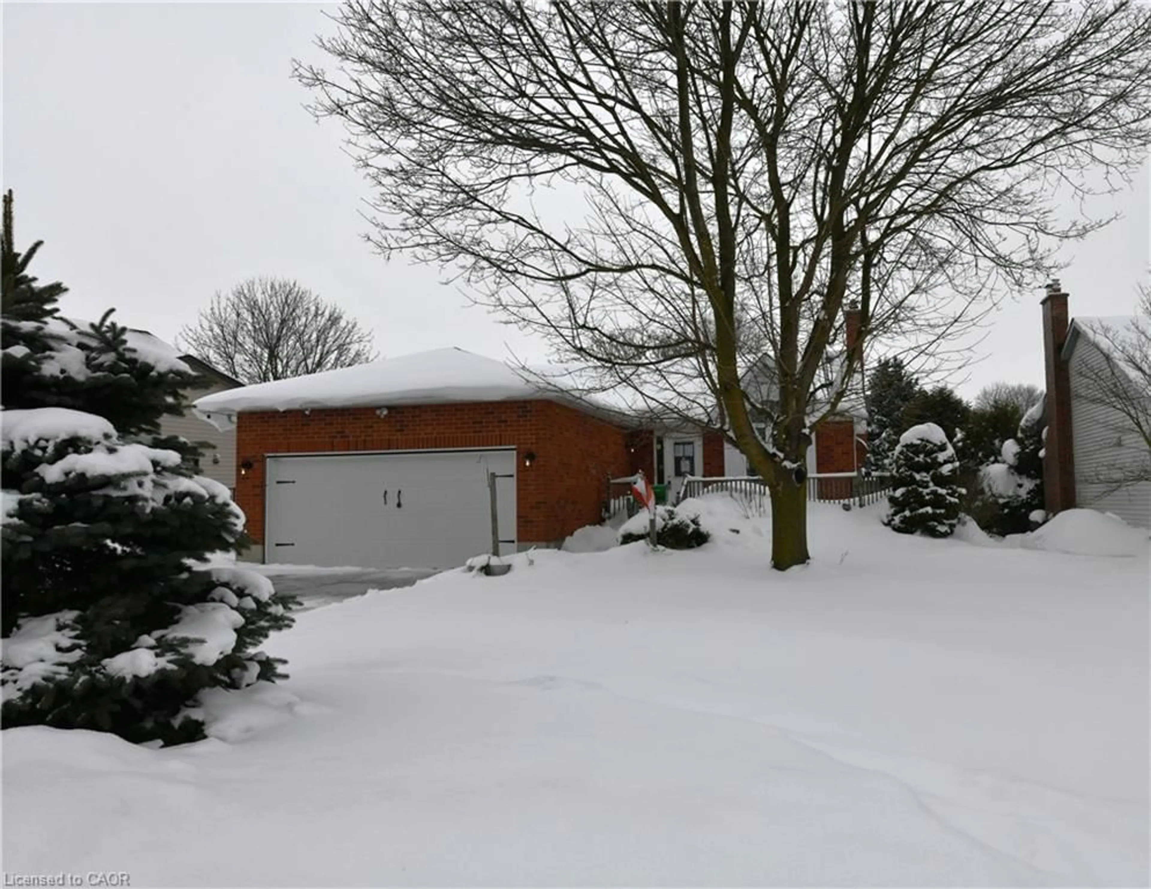 A pic from outside/outdoor area/front of a property/back of a property/a pic from drone, street for 115 Miller Cres, Palmerston Ontario N0G 2P0