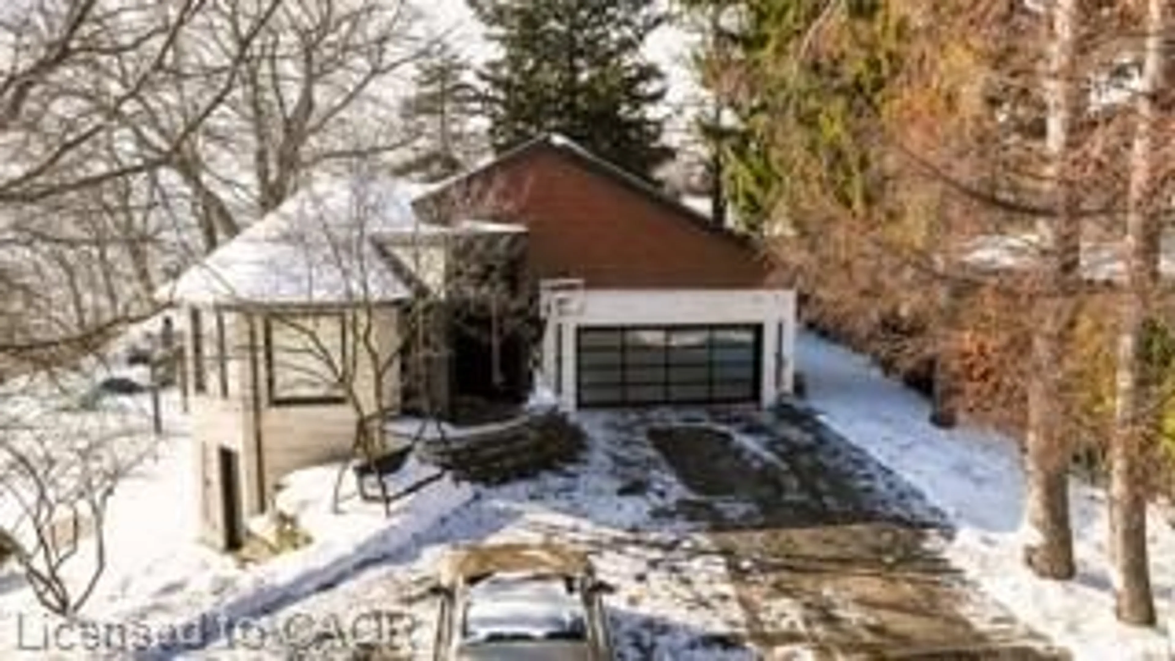 Indoor garage for 100 Appleby Pl, Burlington Ontario L7L 2X1