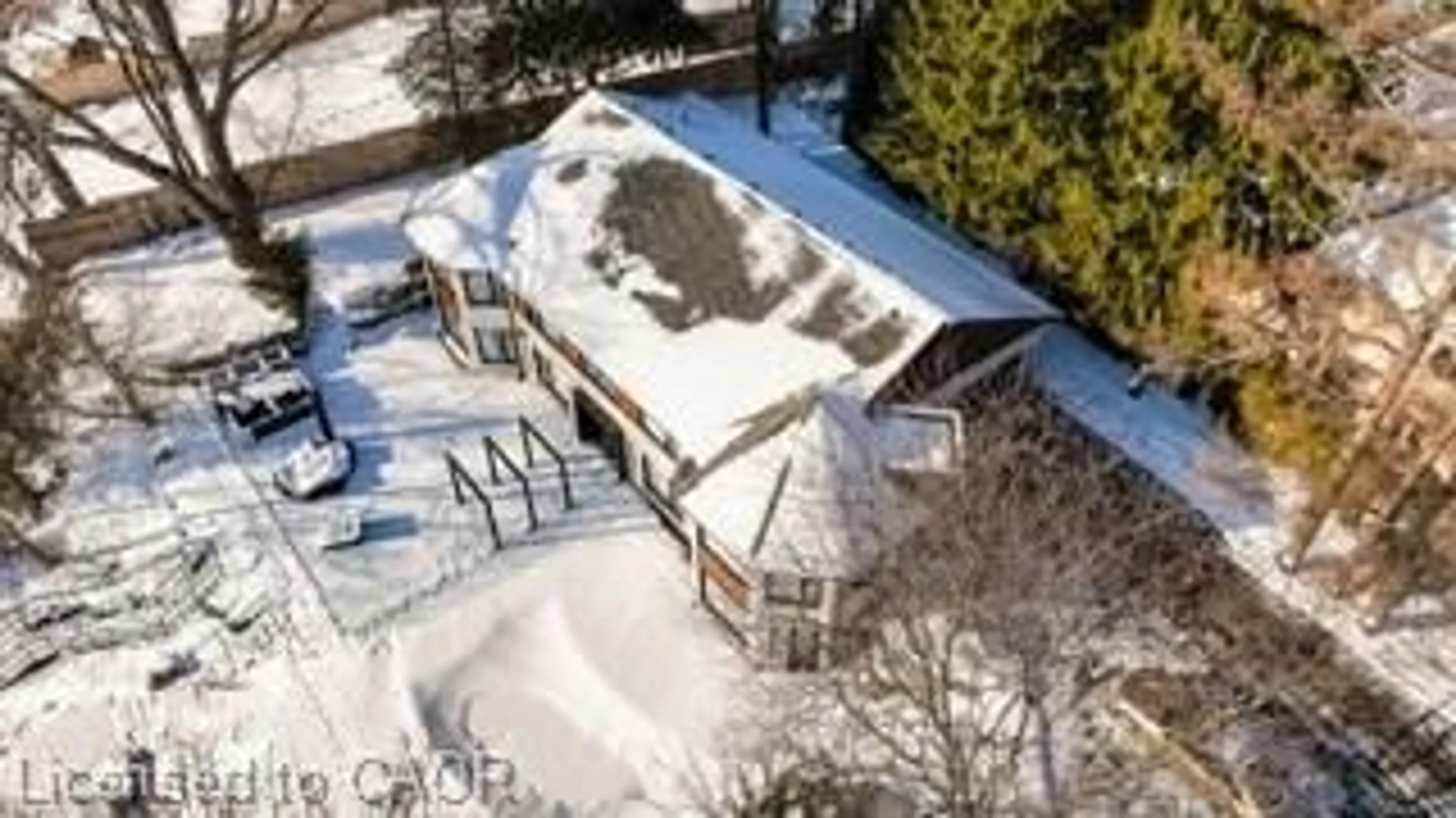 A pic from outside/outdoor area/front of a property/back of a property/a pic from drone, street for 100 Appleby Pl, Burlington Ontario L7L 2X1
