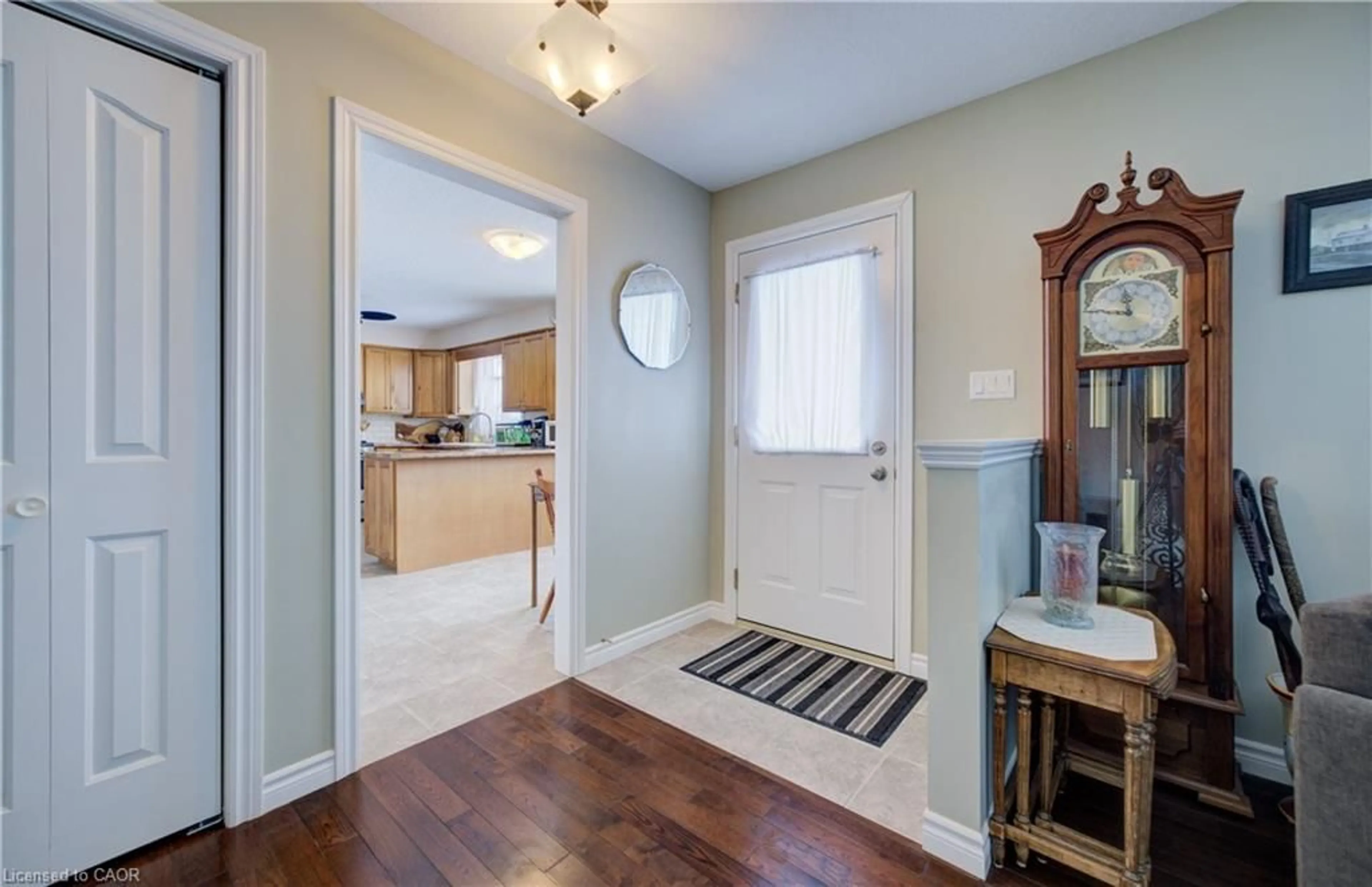 Indoor entryway for 29 John St, Clifford Ontario N0G 1M0