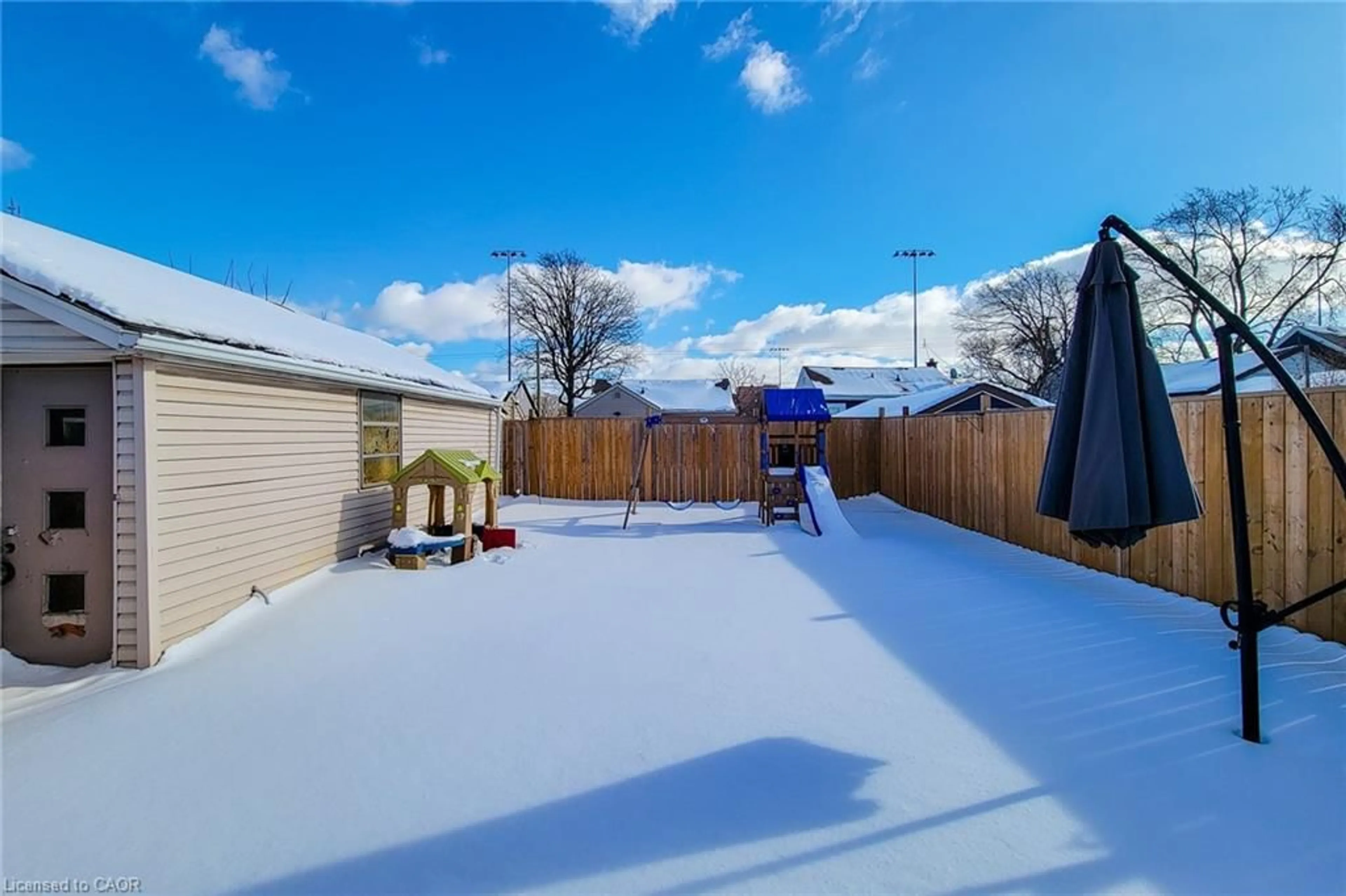 A pic from outside/outdoor area/front of a property/back of a property/a pic from drone, street for 48 Tolton Ave, Hamilton Ontario L8H 5N6