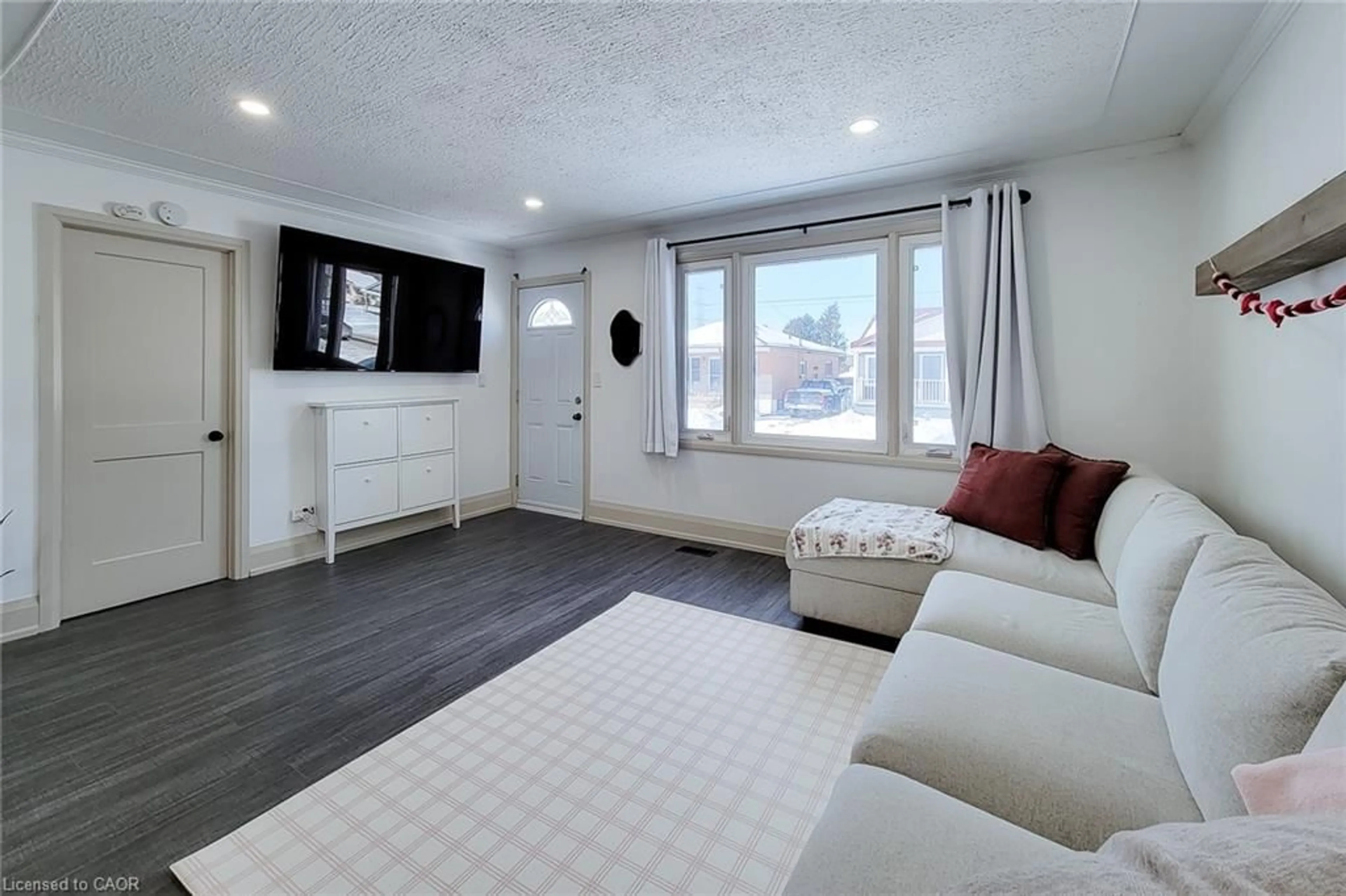 Living room with furniture, unknown for 48 Tolton Ave, Hamilton Ontario L8H 5N6