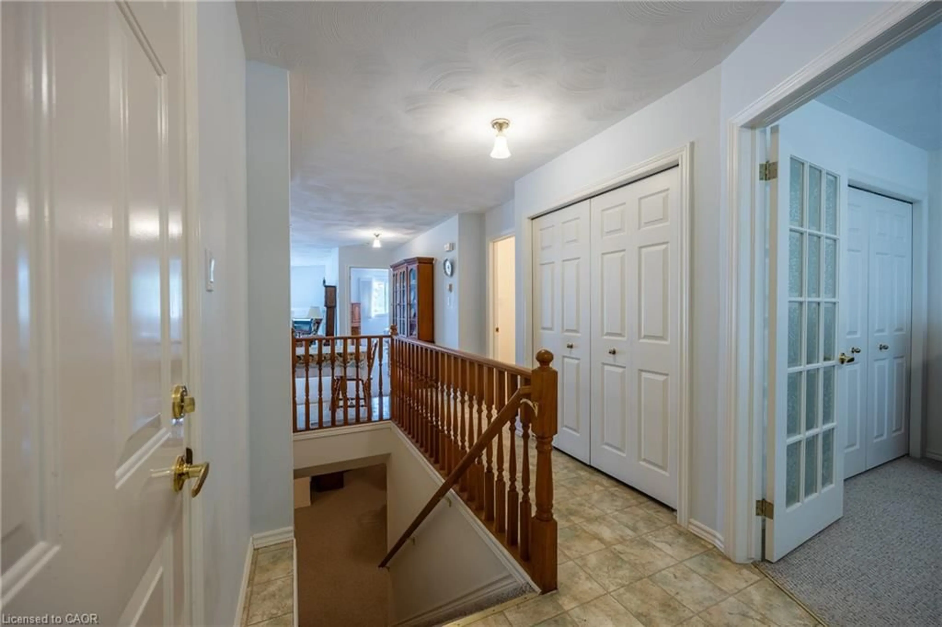 Indoor foyer for 74 Wilson Ave #6, Delhi Ontario N4B 3E7