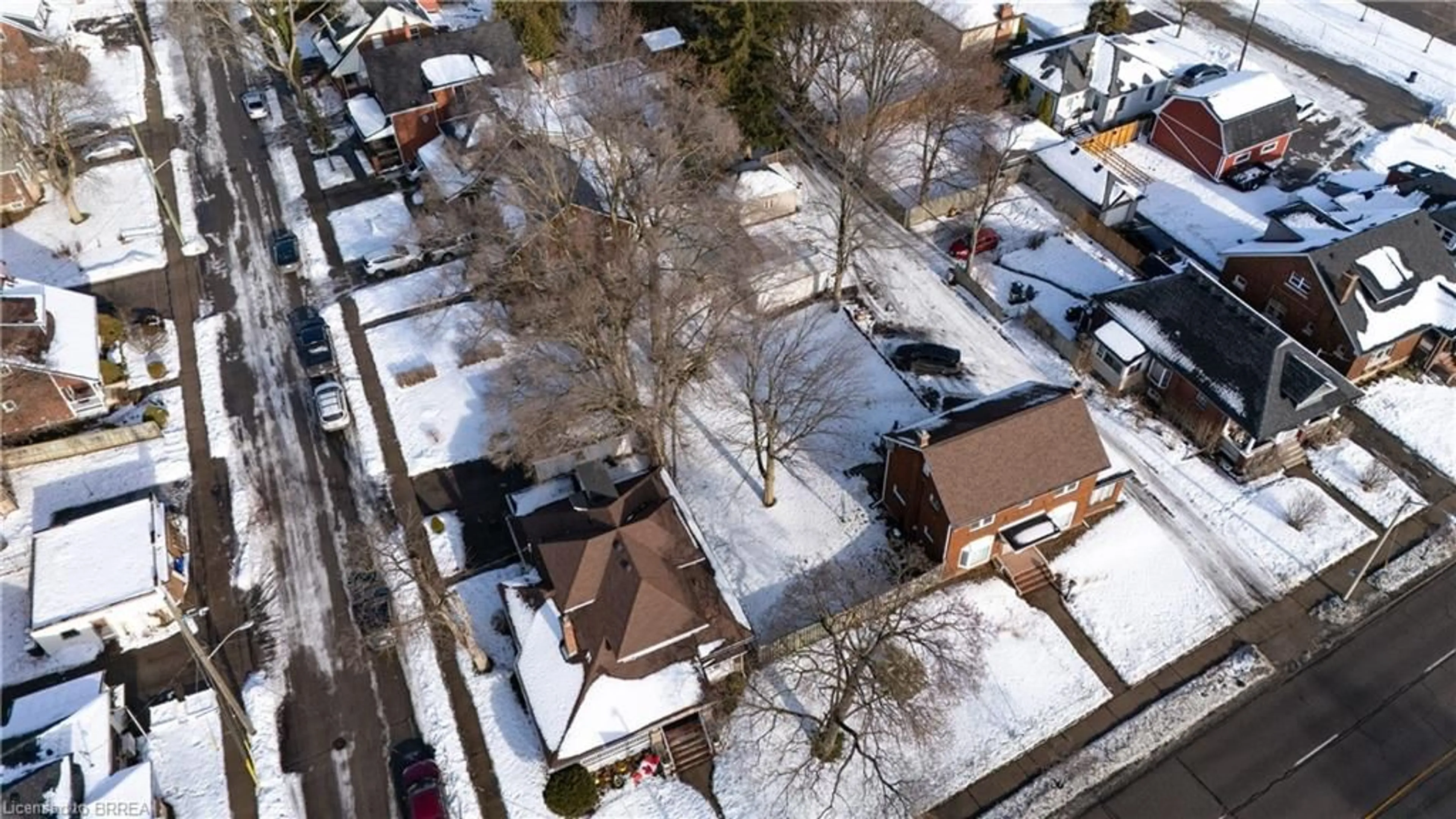 A pic from outside/outdoor area/front of a property/back of a property/a pic from drone, city buildings view from balcony for 688 Colborne St, Brantford Ontario N3S 3R1