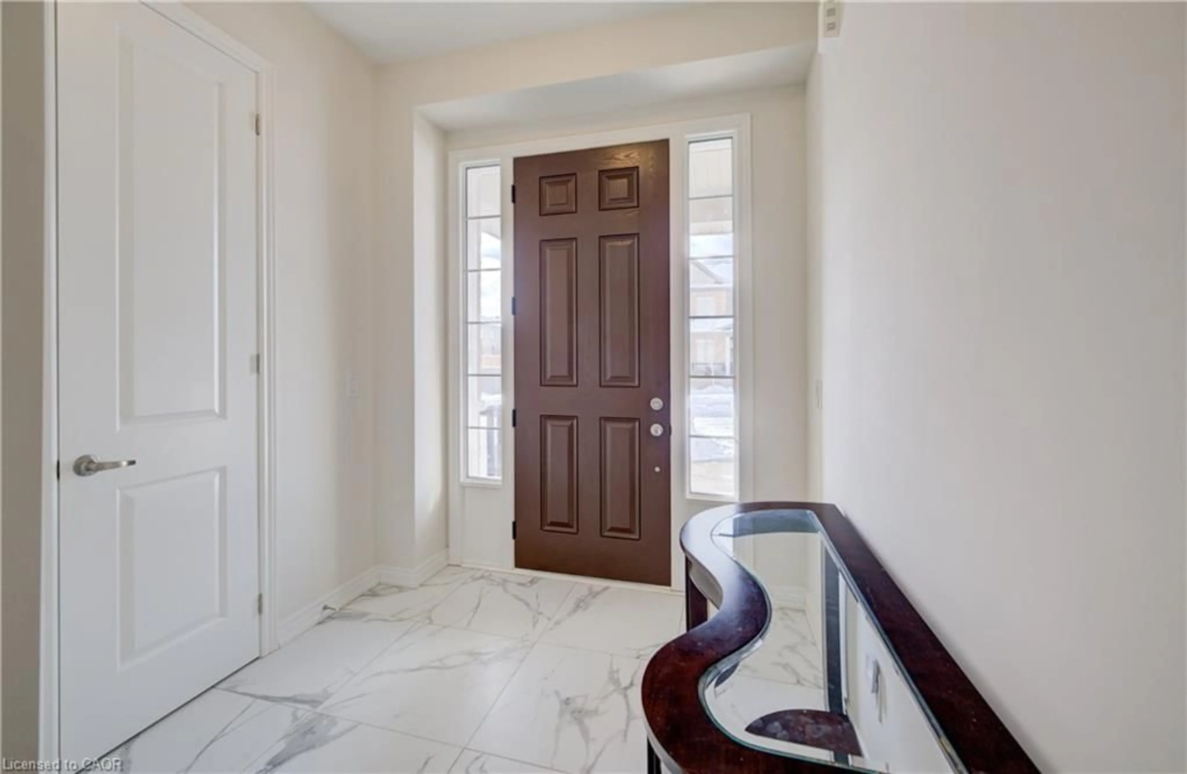 Indoor entryway for 588 Beckview Cres, Kitchener Ontario N2R 0R4