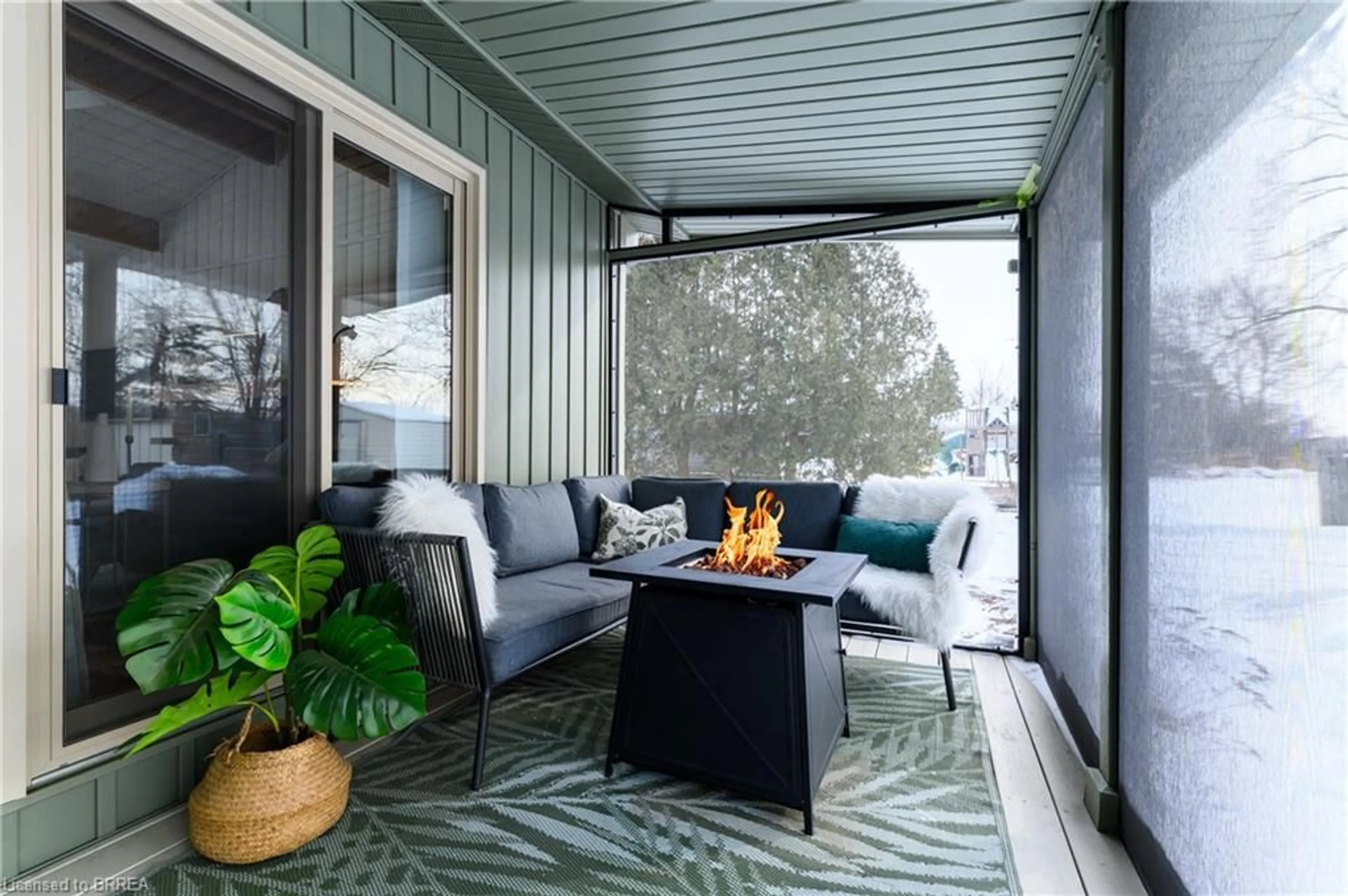 Patio, unknown for 60 Curtis Ave, Paris Ontario N3L 3J7