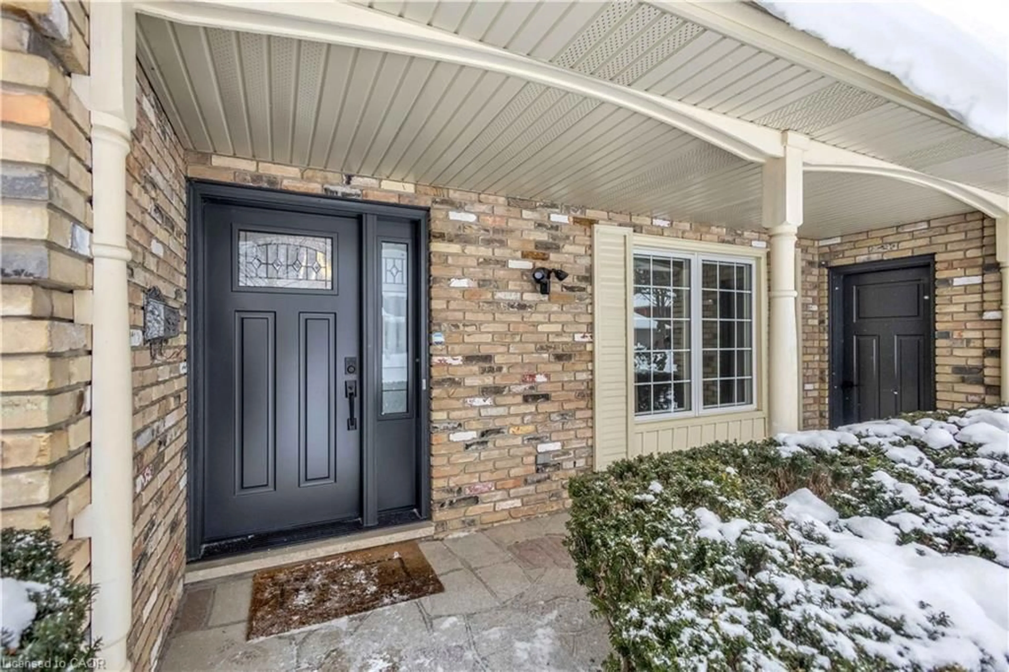 Indoor entryway for 148 Marigold Crt, Ancaster Ontario L9G 3M3
