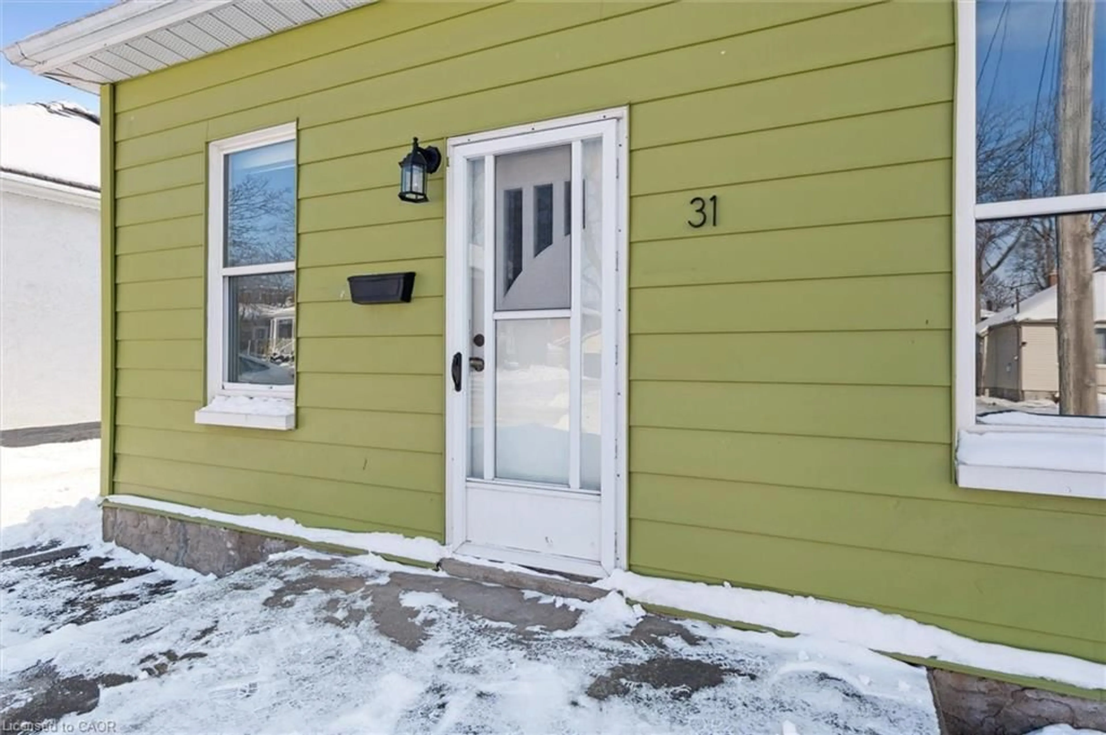 Indoor entryway for 31 Todd St, Cambridge Ontario N1R 1G6