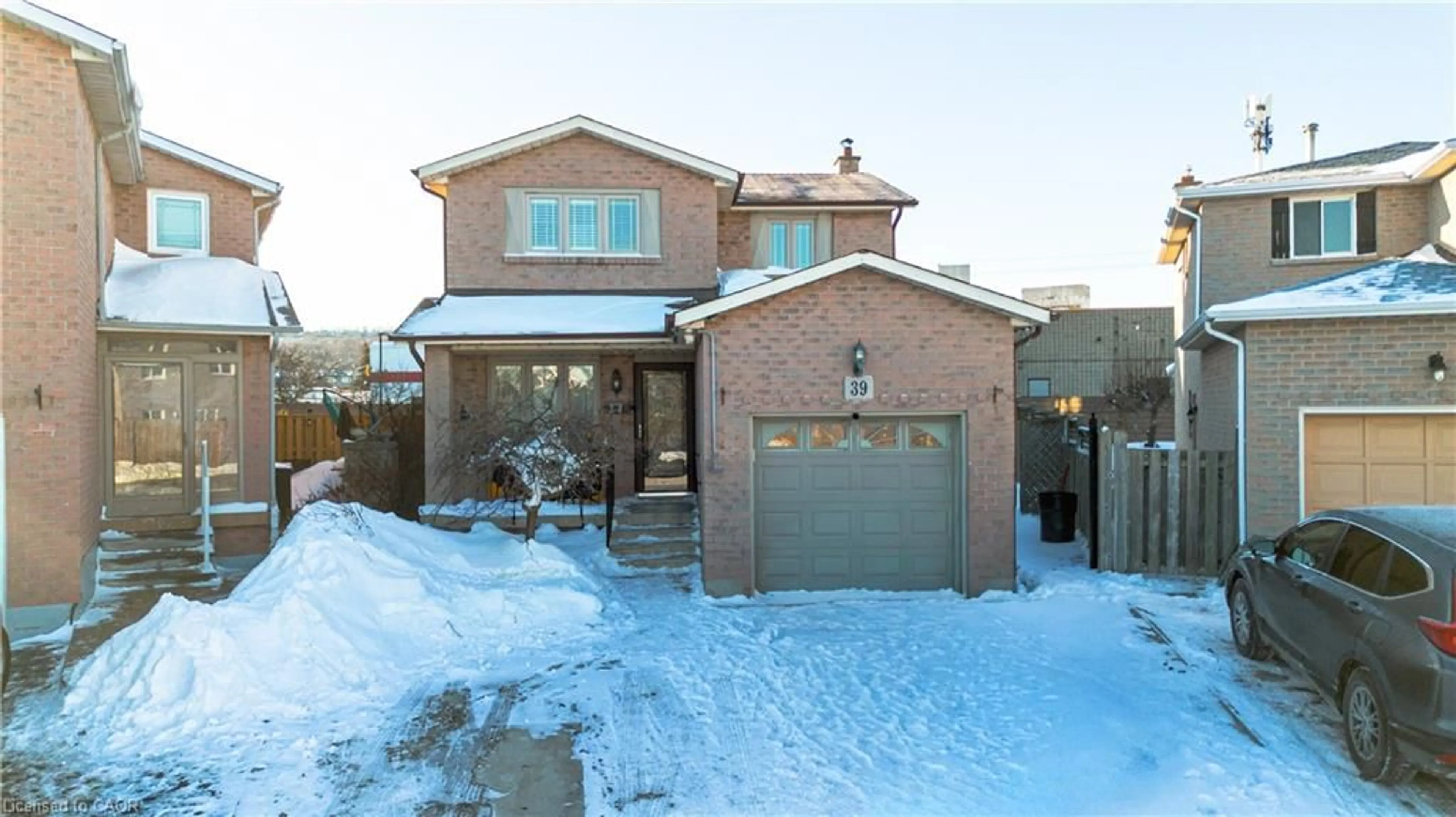 Home with brick exterior material, street for 39 Regis Crt, Stoney Creek Ontario L8E 4M8