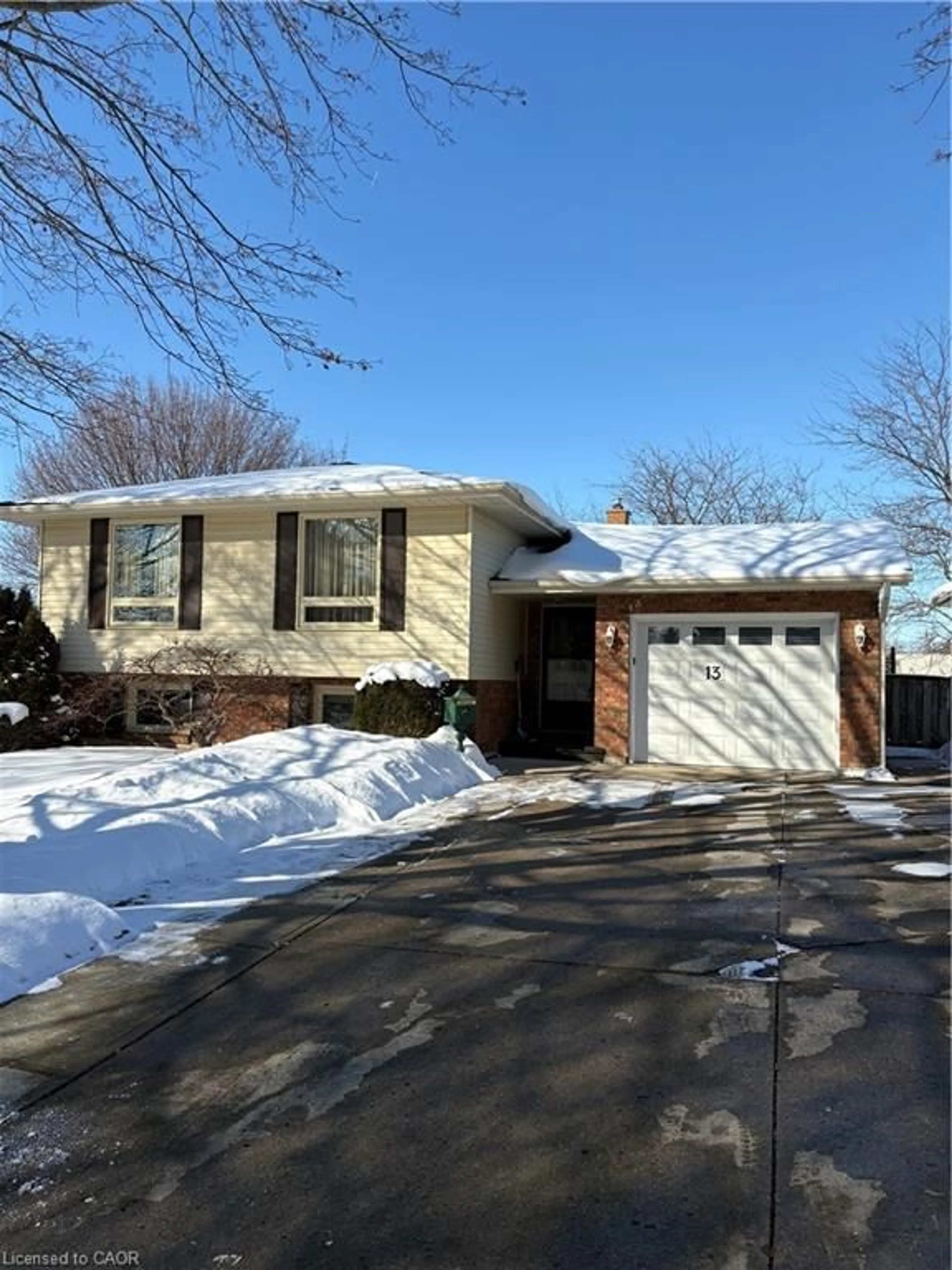 Home with vinyl exterior material, street for 13 Churchill Cir, Simcoe Ontario N3Y 4Z4