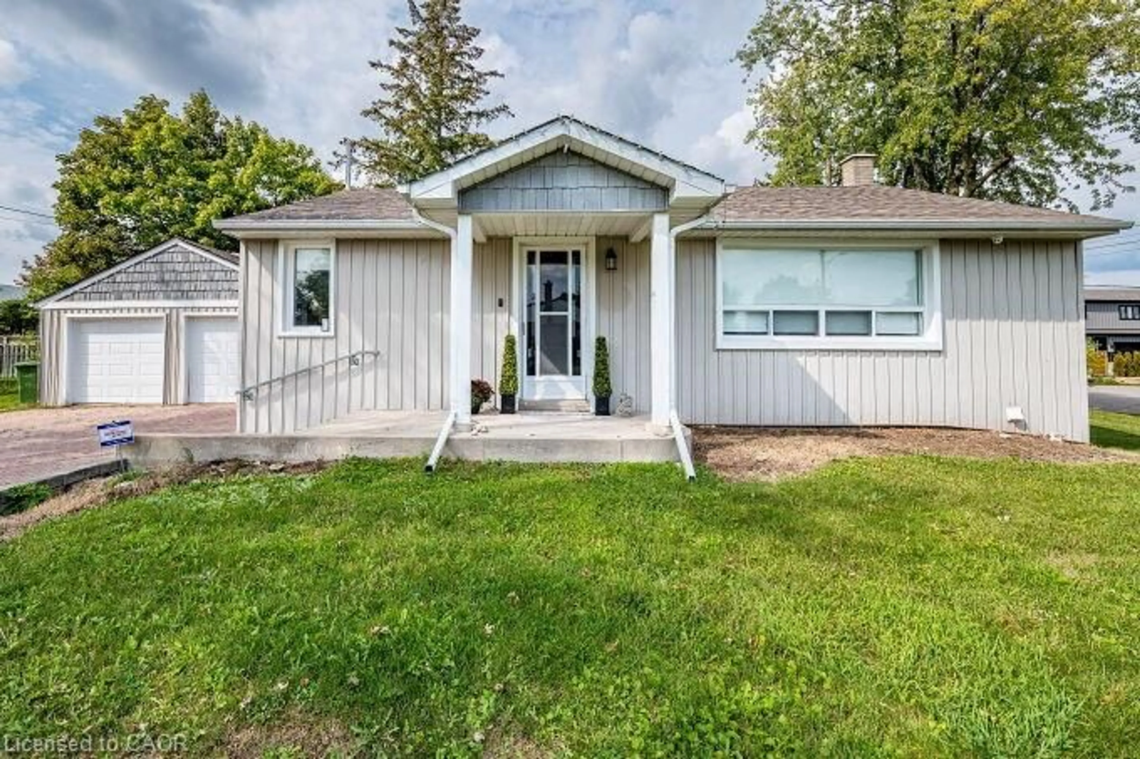 Home with vinyl exterior material, street for 107 Martha St, Peel Ontario L7E 4X5