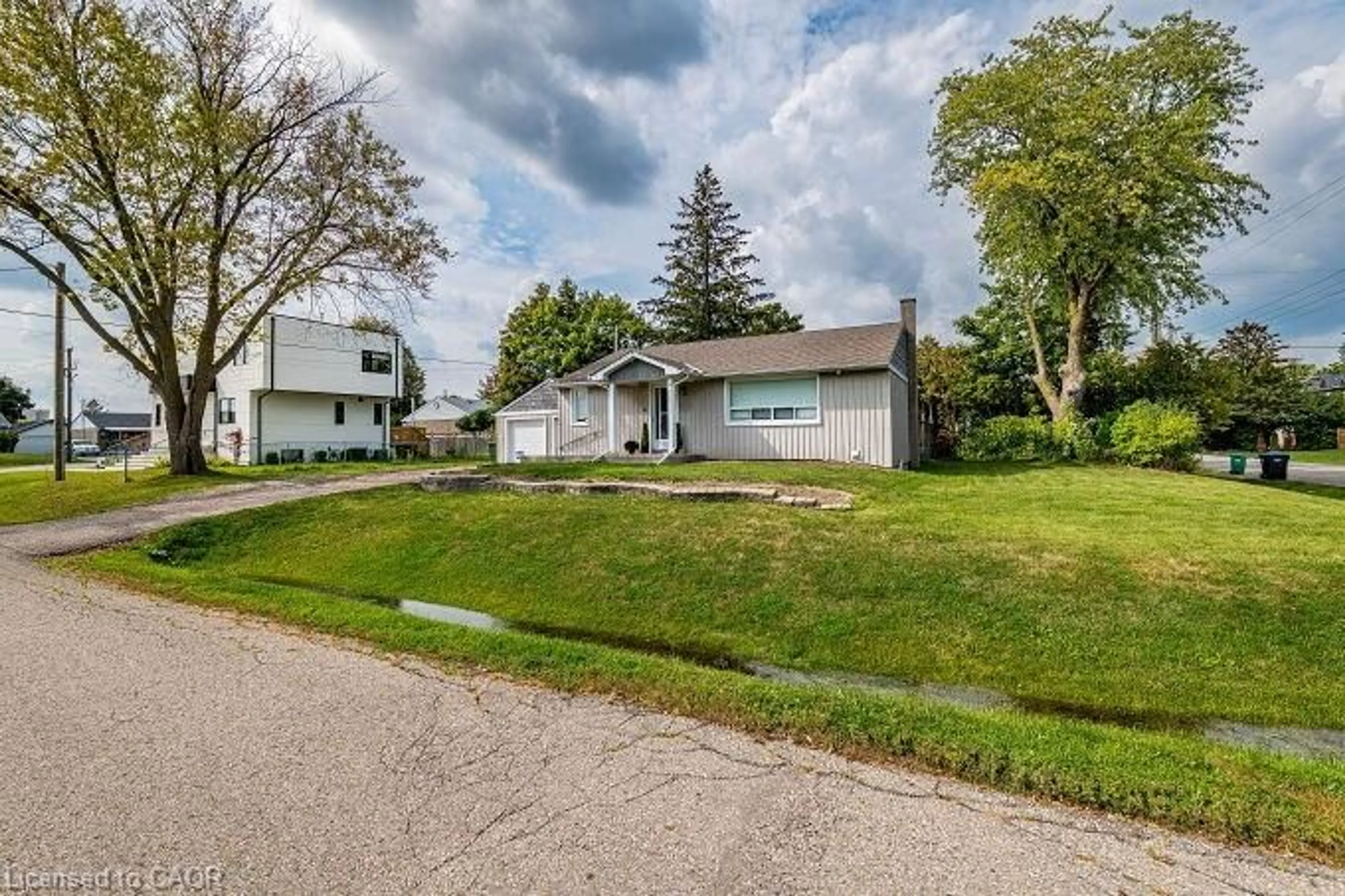 A pic from outside/outdoor area/front of a property/back of a property/a pic from drone, street for 107 Martha St, Peel Ontario L7E 4X5