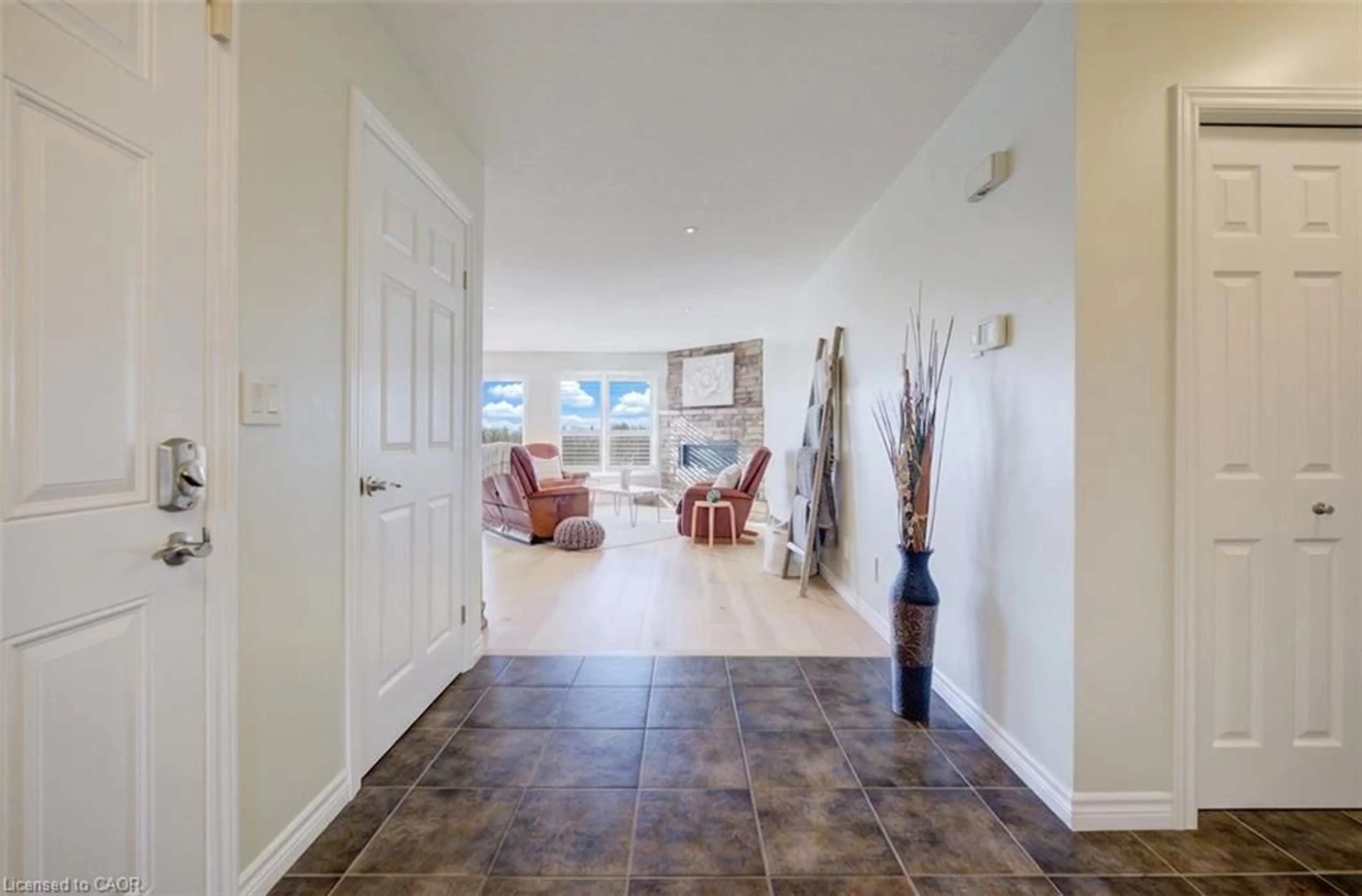 Indoor entryway for 66 Irving Dr, Norwich Ontario N0J 1P0